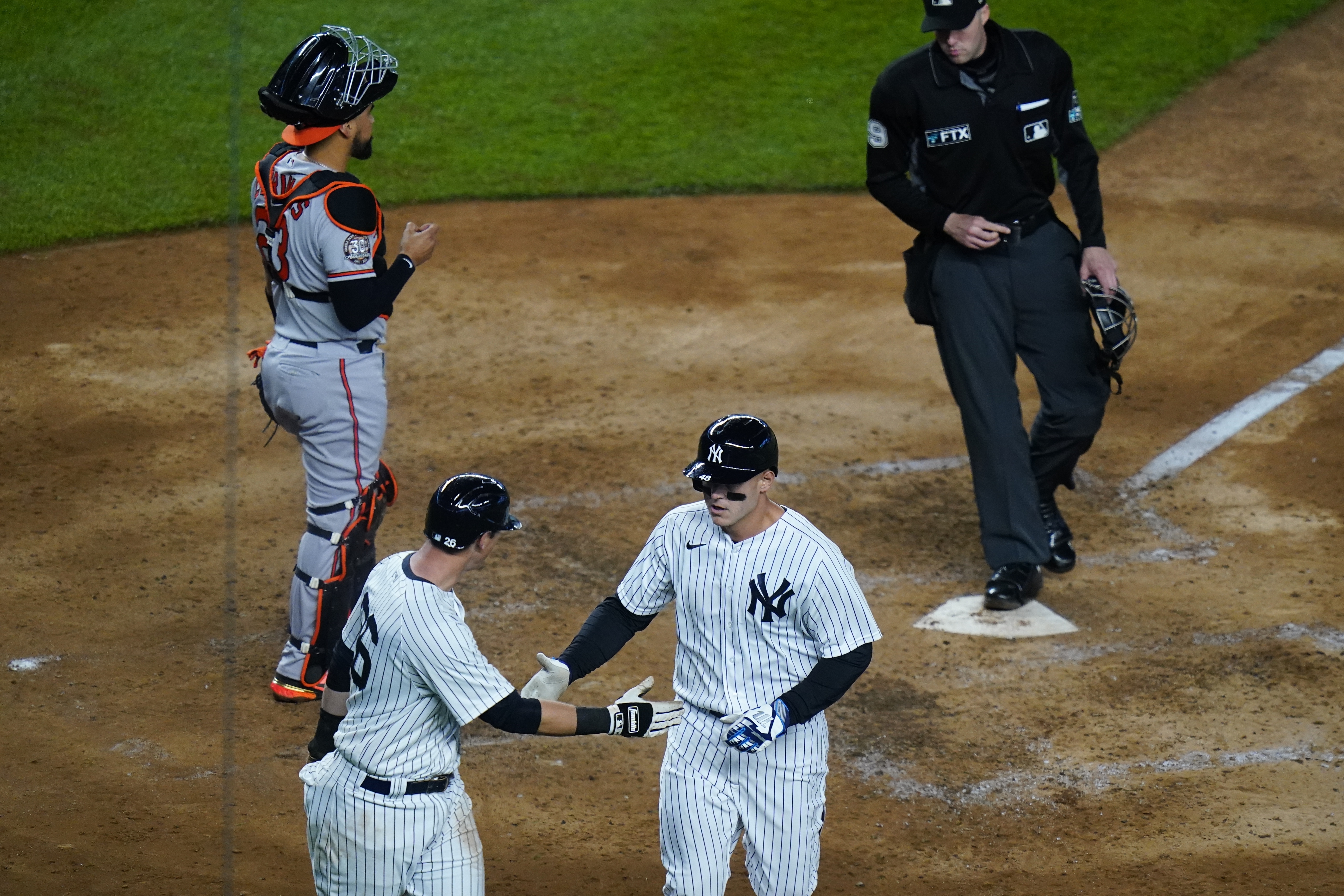 Rizzo's 3 HRs, Judge's B-day bash lift Yanks over O's 12-8