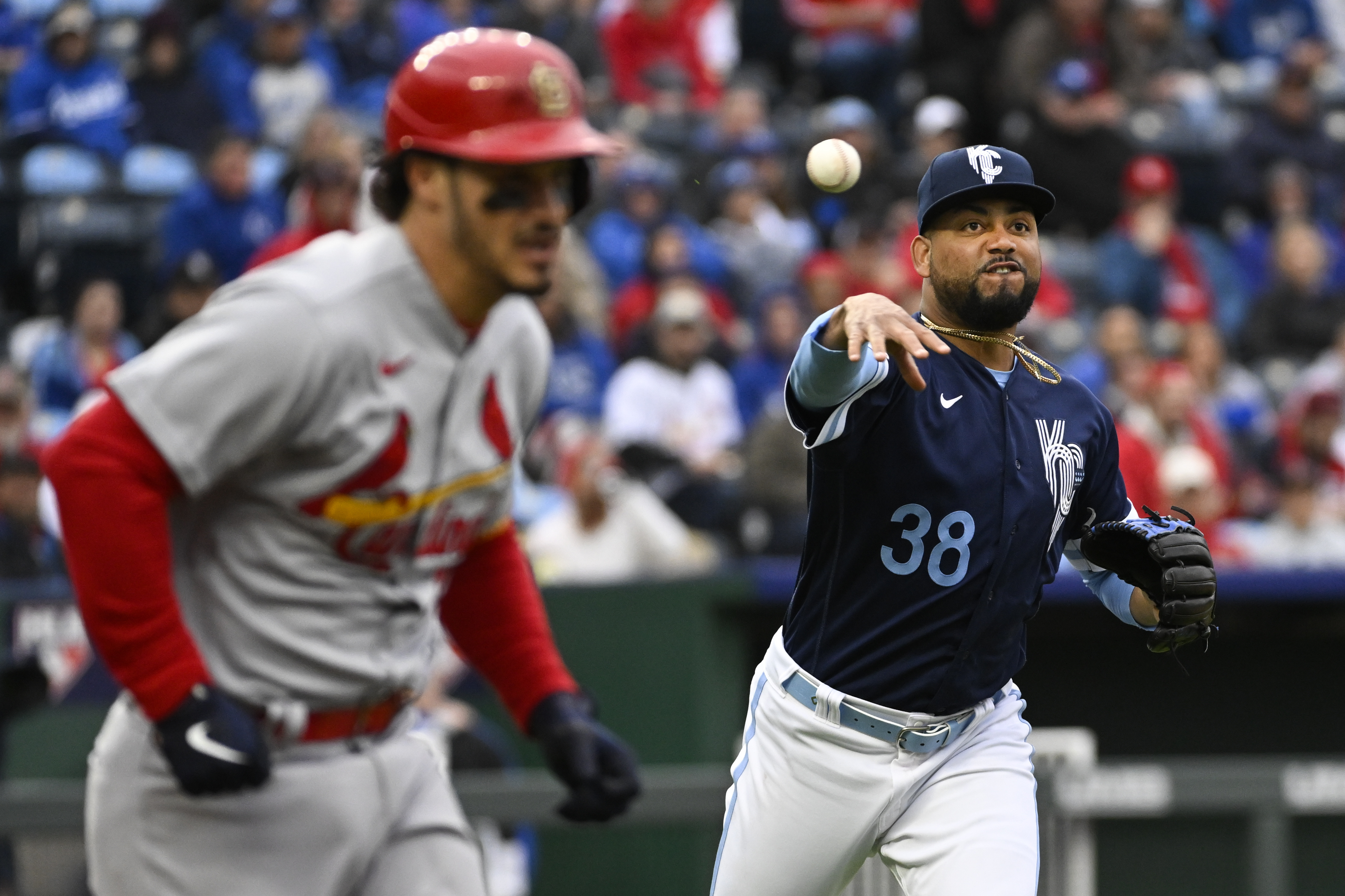 Wainwright, Arenado lead Cardinals to 10-0 romp over Royals – KGET 17