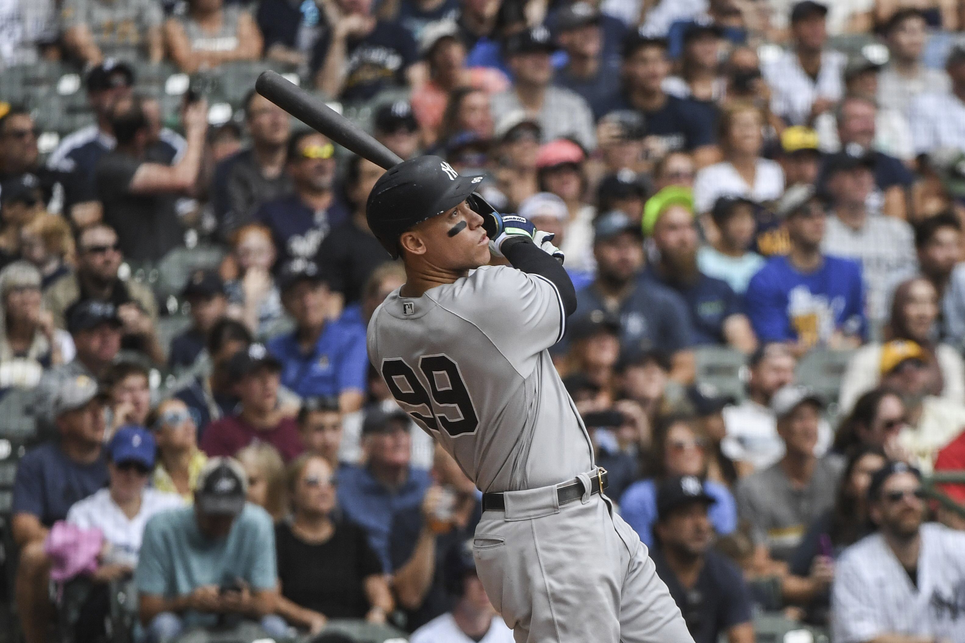 Yankees' Aaron Judge hits home run No. 62, setting AL record