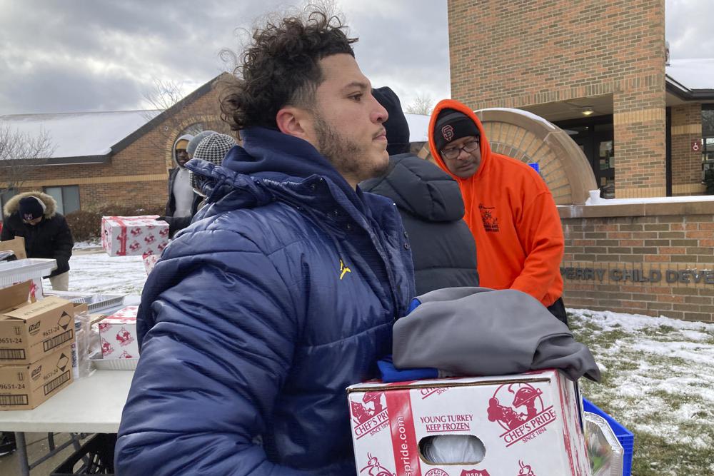 Michigan RB Blake Corum gives thanks during Ohio State week