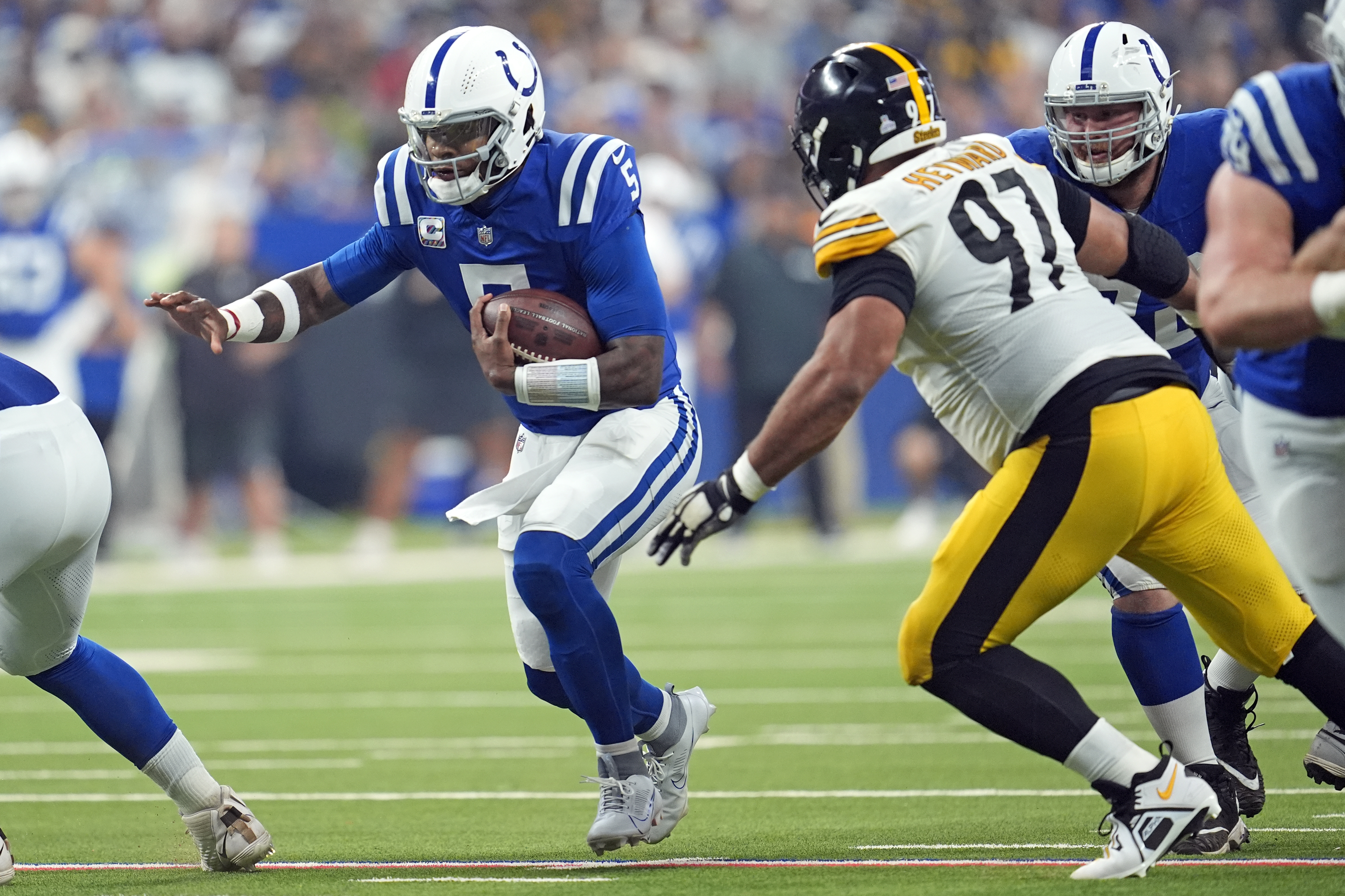 Colts QB Anthony Richardson leaves game against Steelers with hip