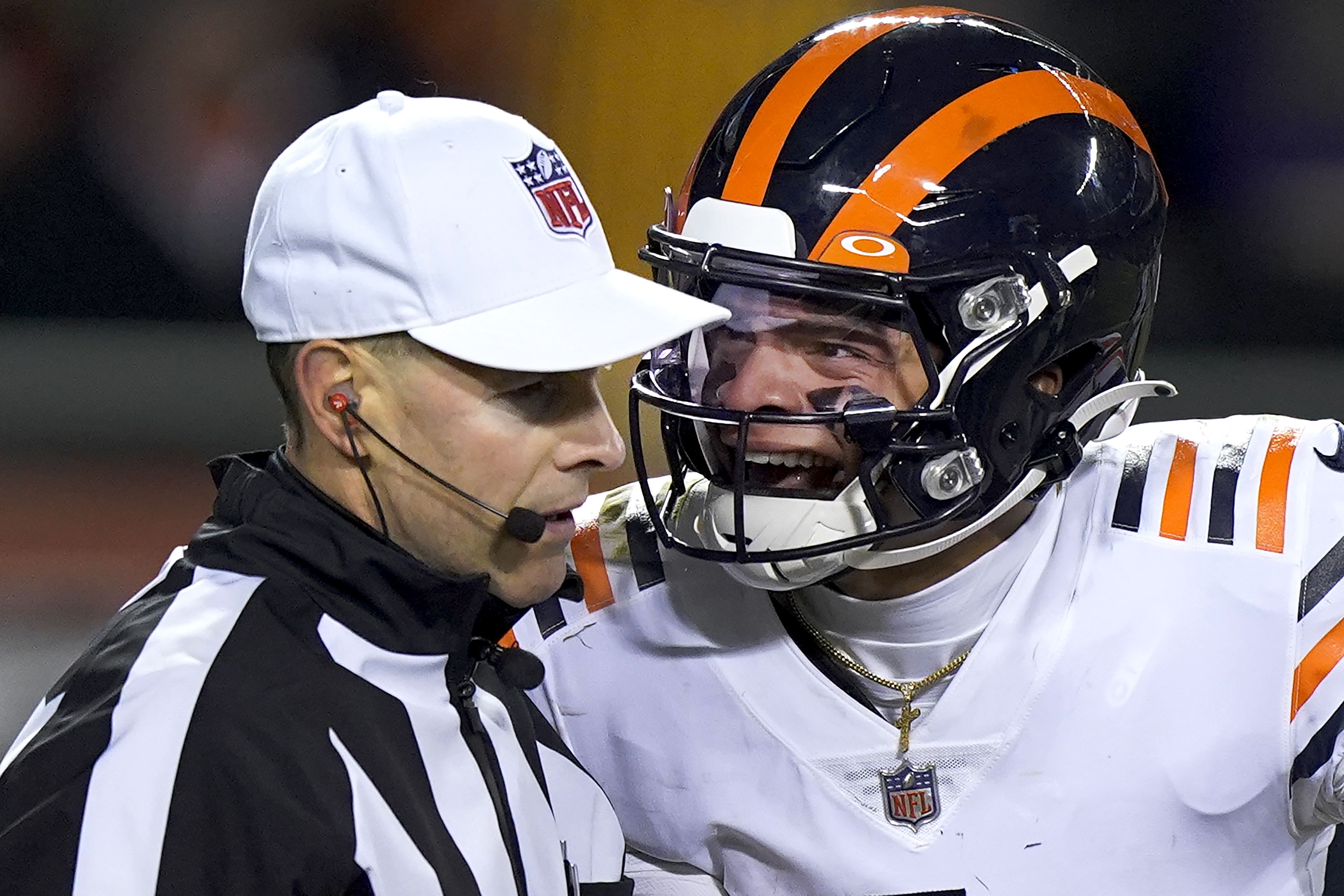 Vikings' Eric Kendricks ejected for helmet-to-helmet hit on Bears QB Justin  Fields