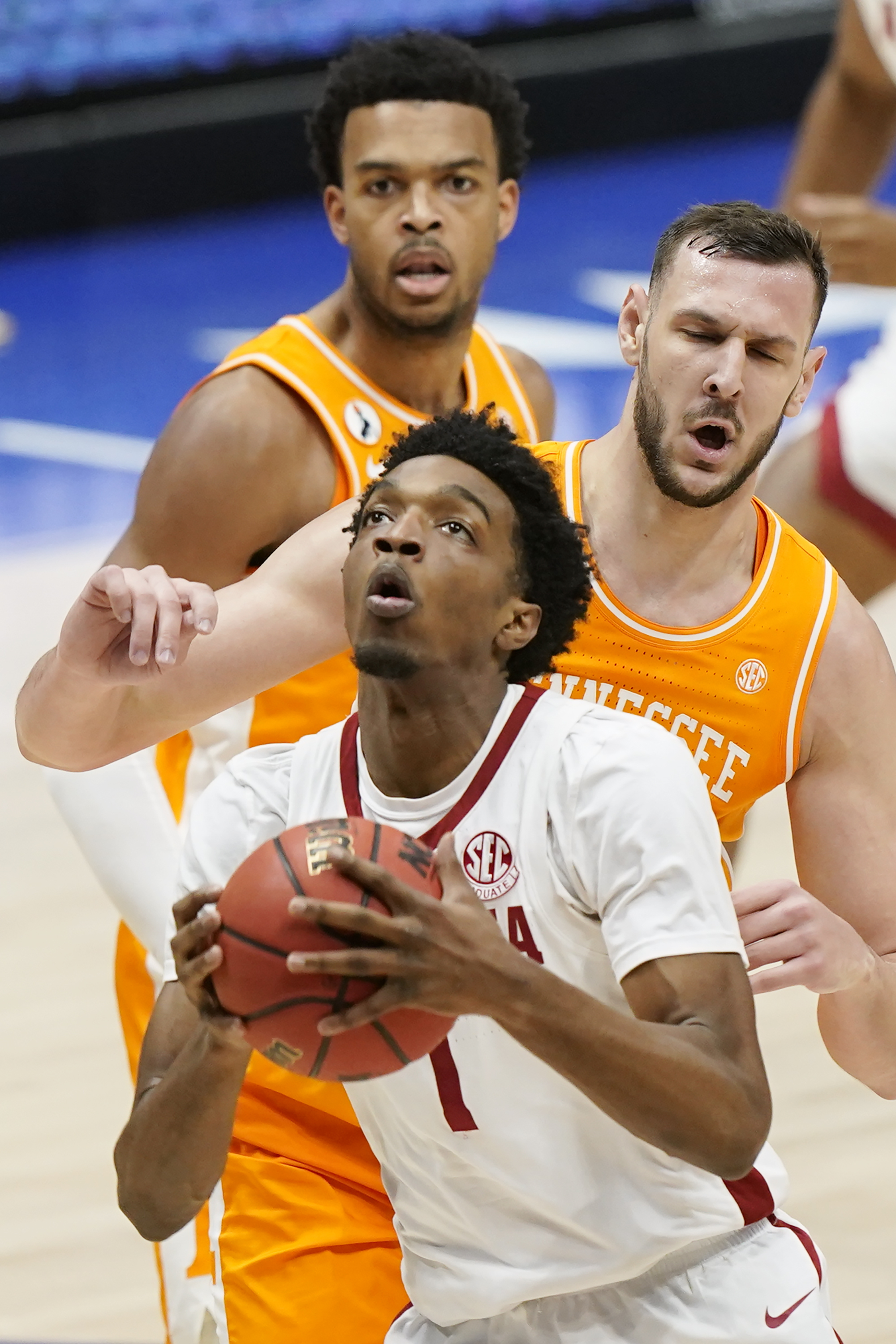 Josh Primo injury: Alabama basketball guard goes down in SEC Tournament
