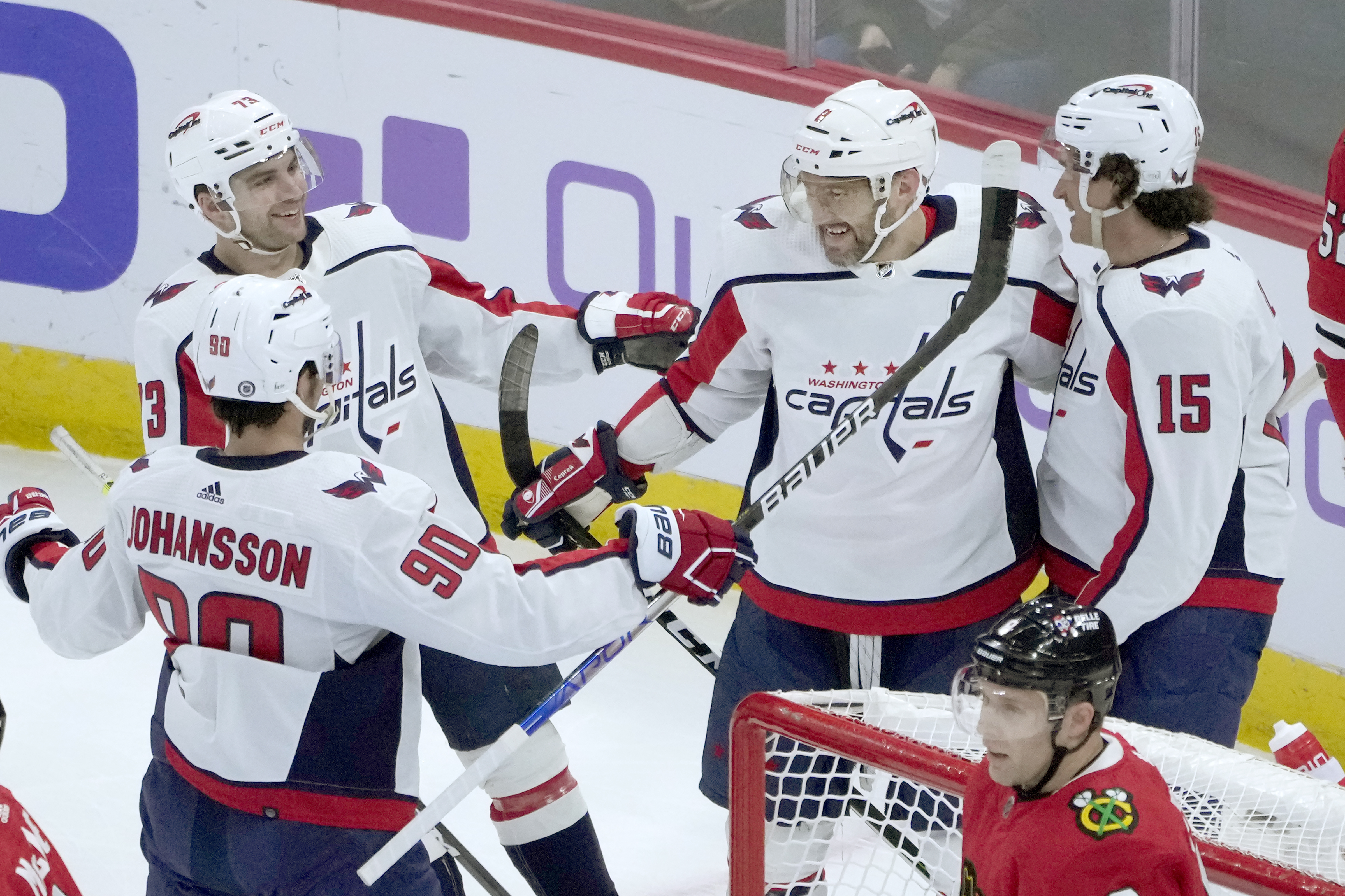 Alex Ovechkin reaches 800 career goals with hat trick
