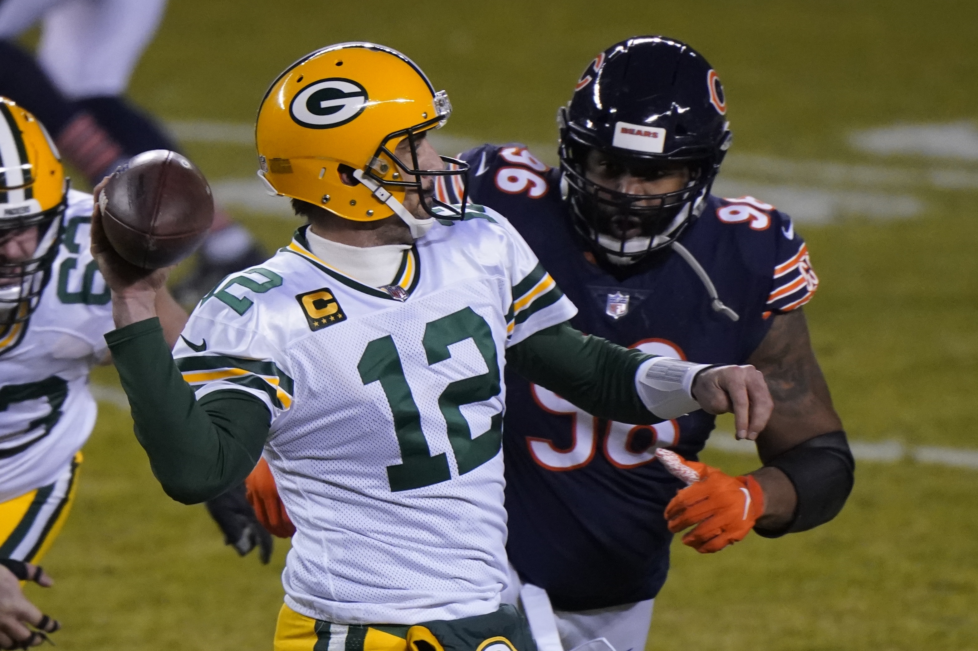 Roquan Smith Chicago Bears vs Aaron Rodgers Green Bay Packers