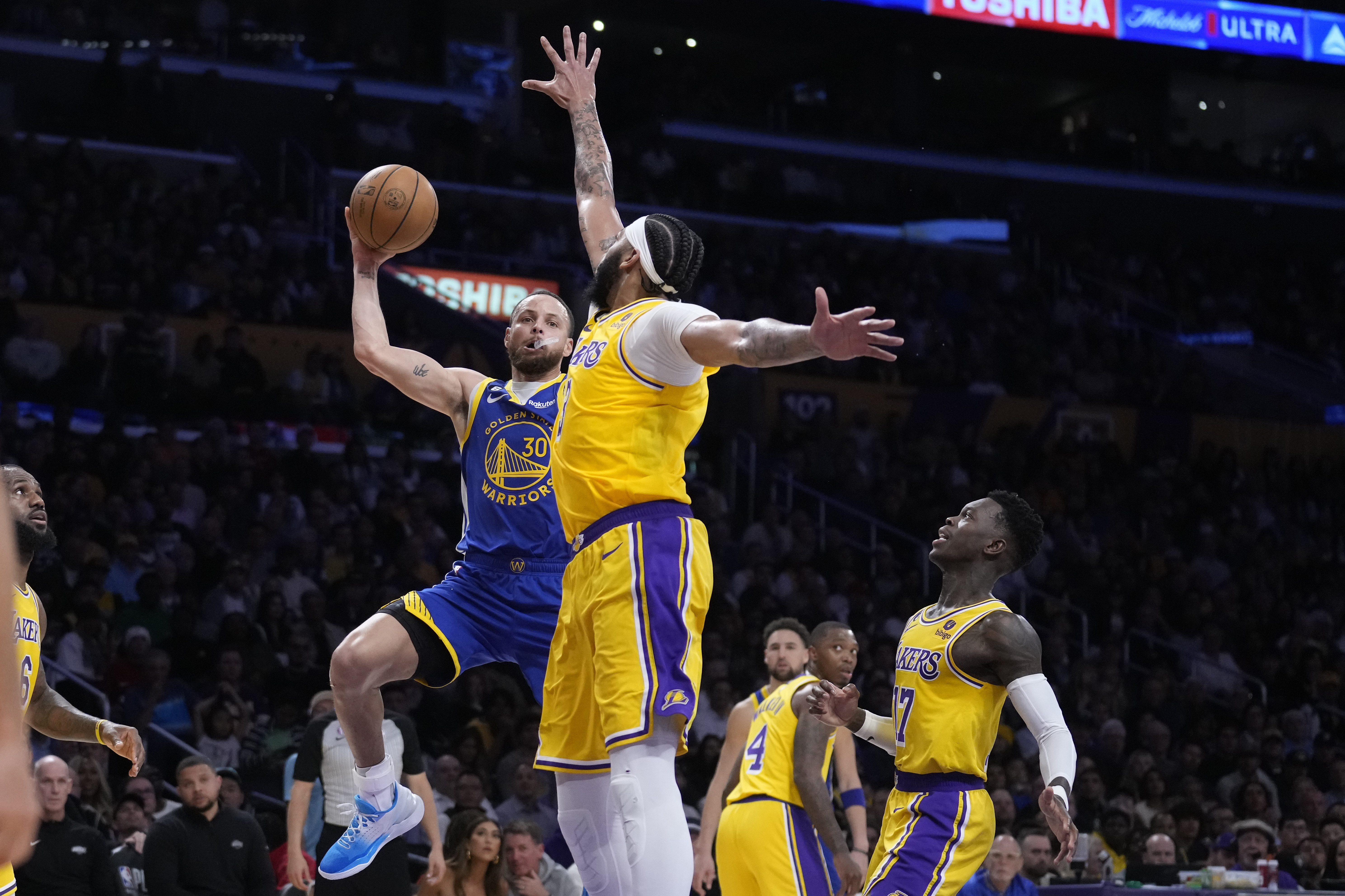 Lakers rally past Warriors 104-101, take 3-1 series lead