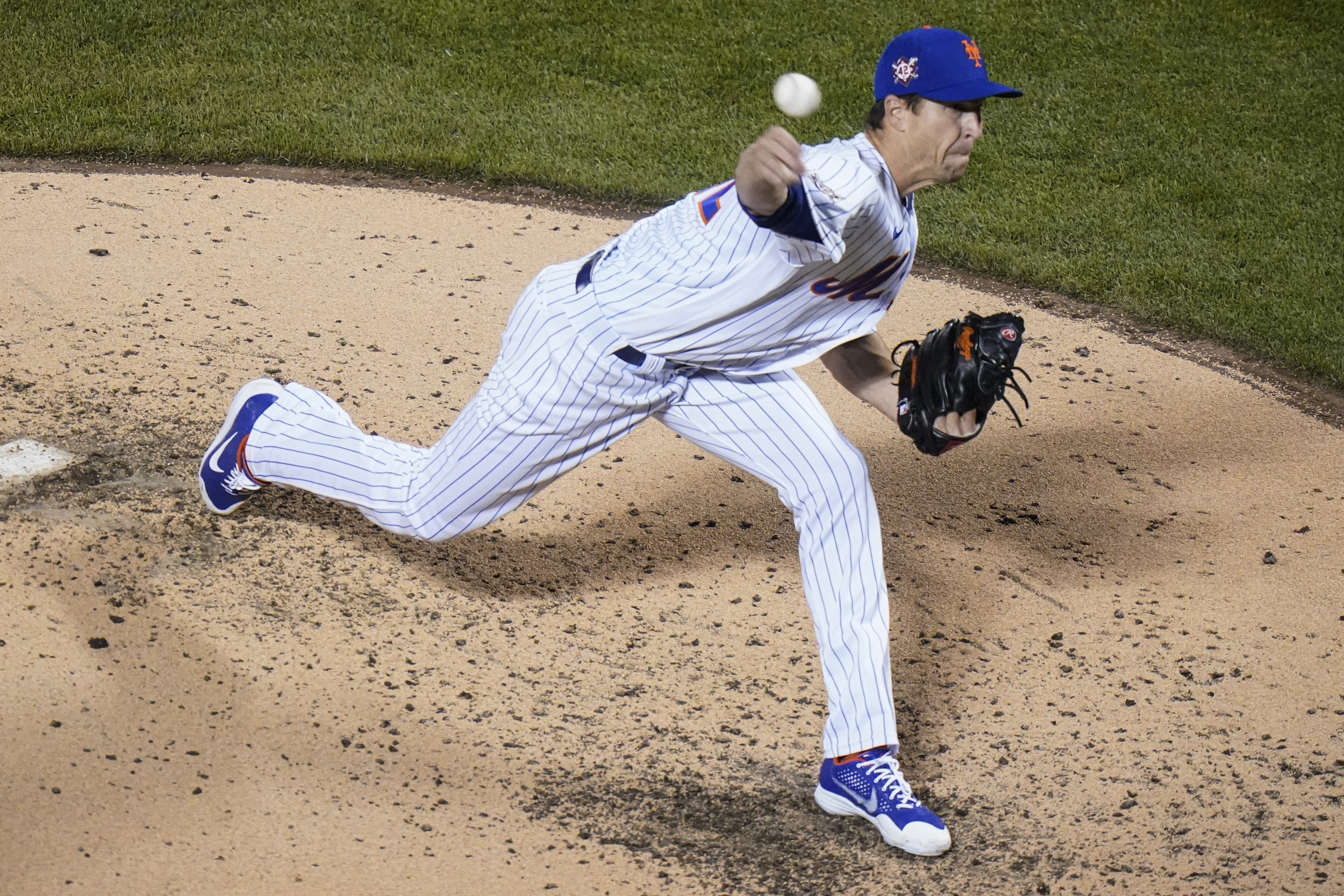 Jacob deGrom, 'a little nervous,' returns to mound, throws two