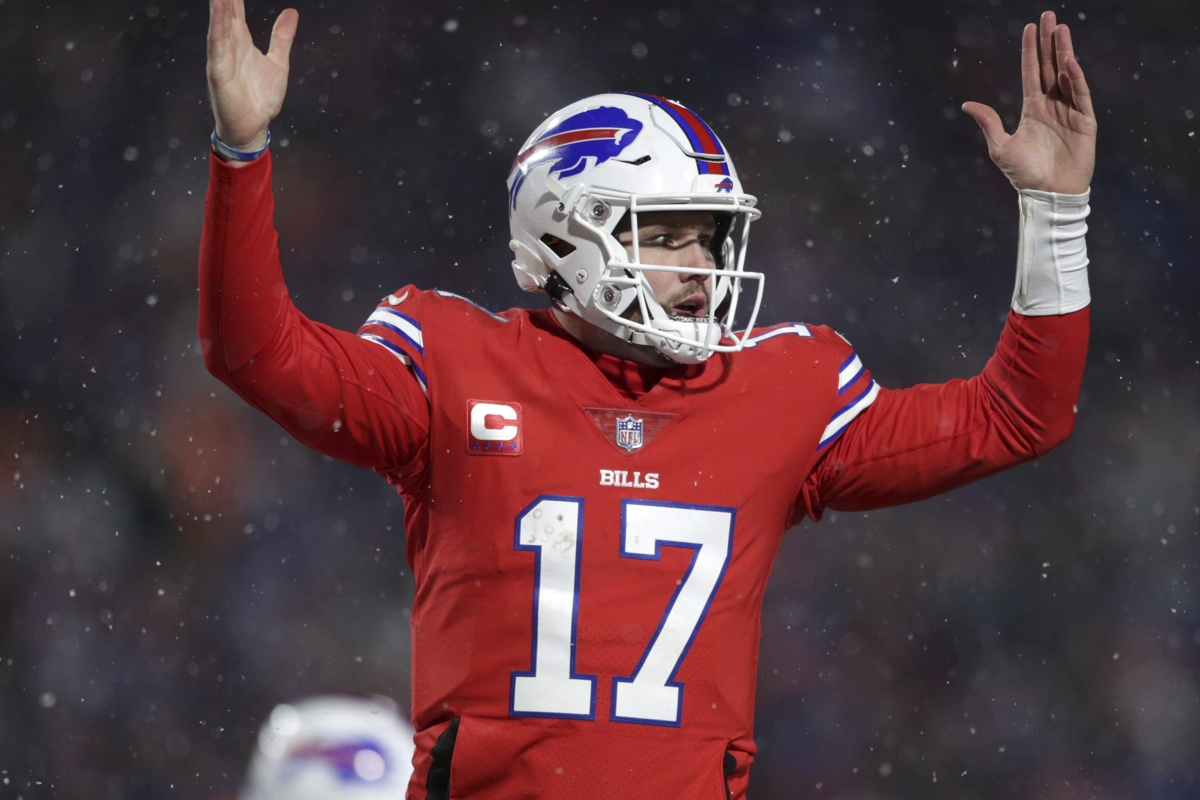 Josh Allen throws 4 TD passes, runs for score as Bills beat Dolphins