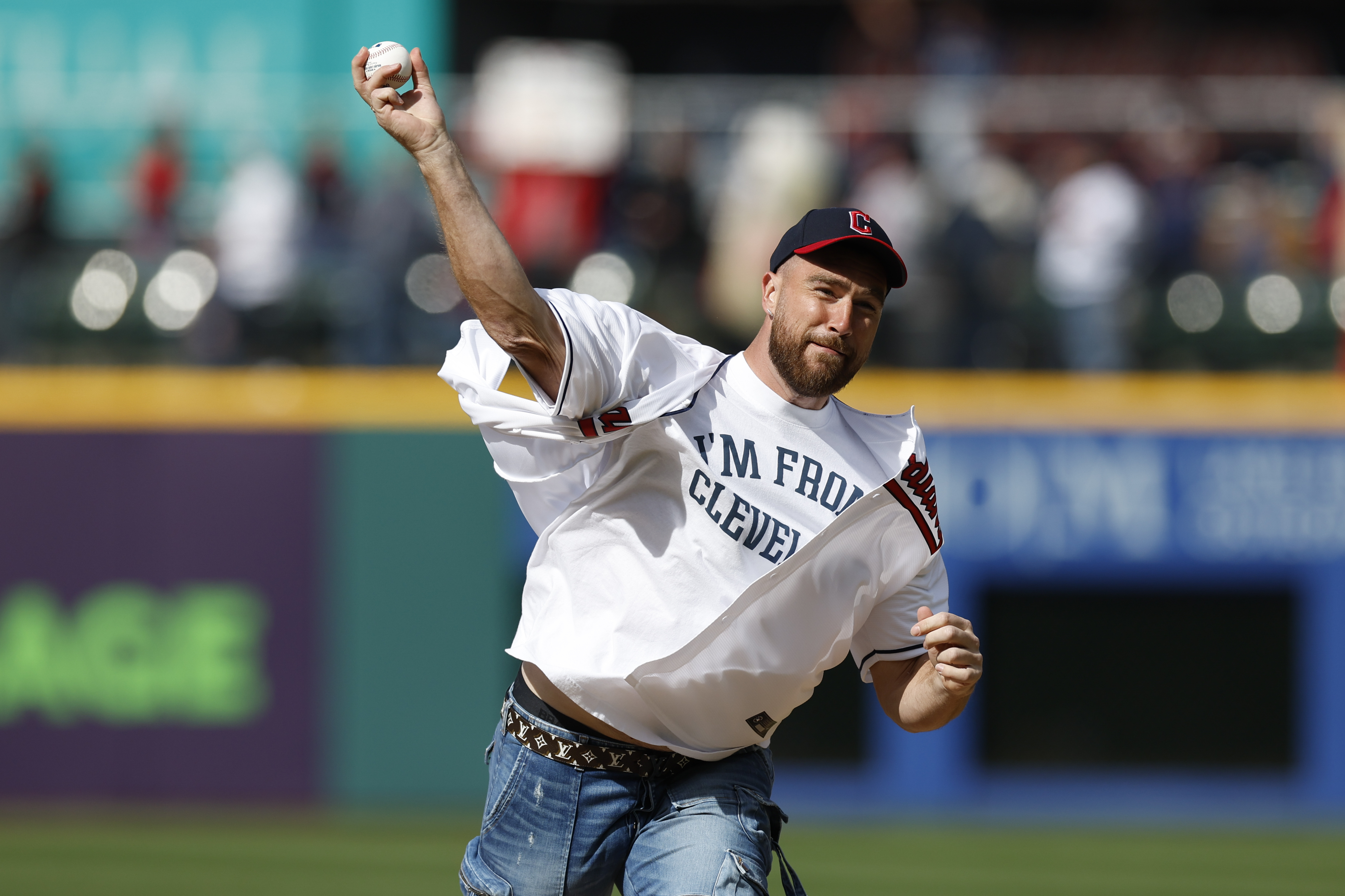 WATCH: Guardians pitcher Shane Bieber and wife stop along the way