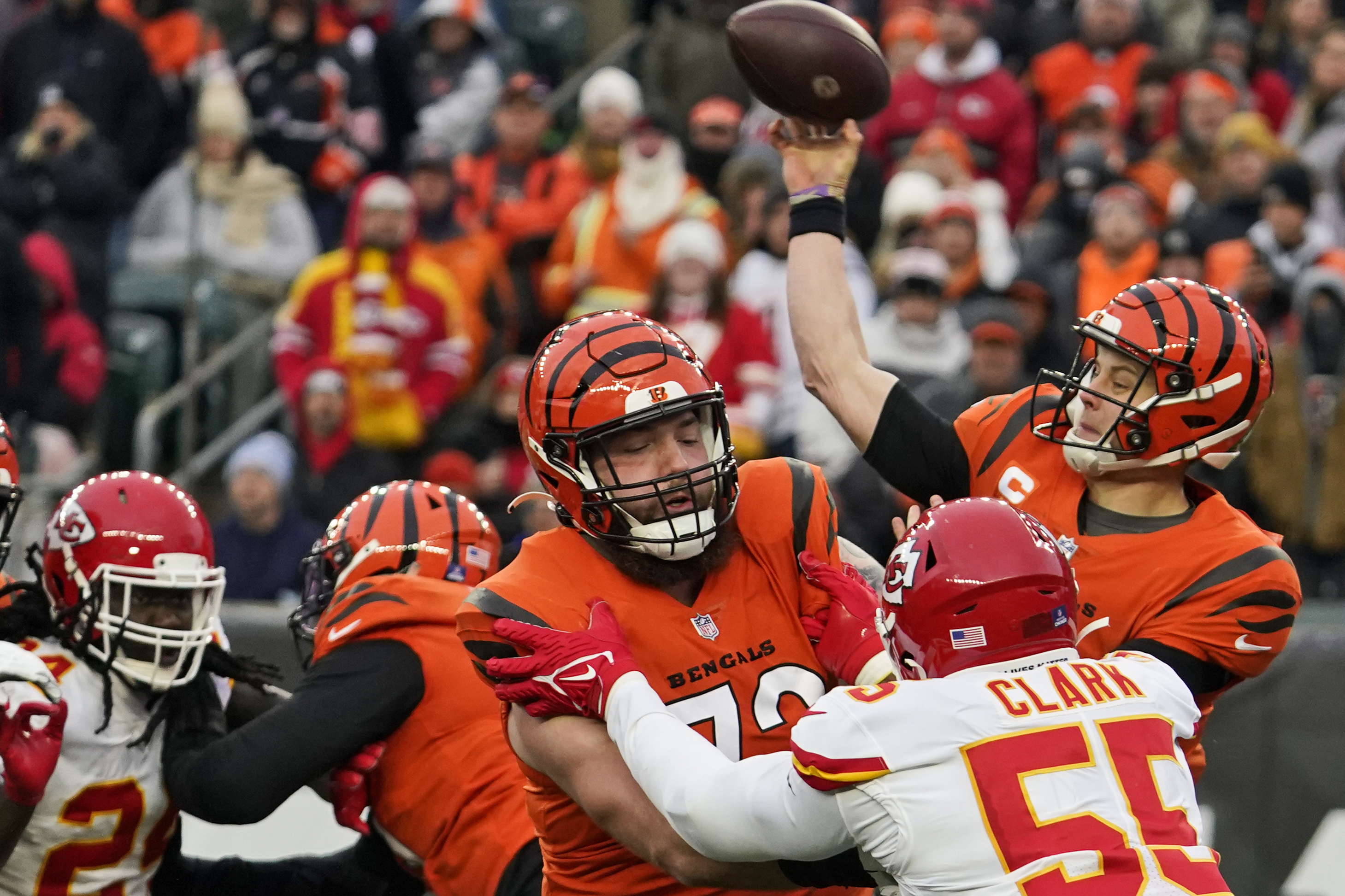 Bengals rally past Chiefs 34-31, clinch AFC North title