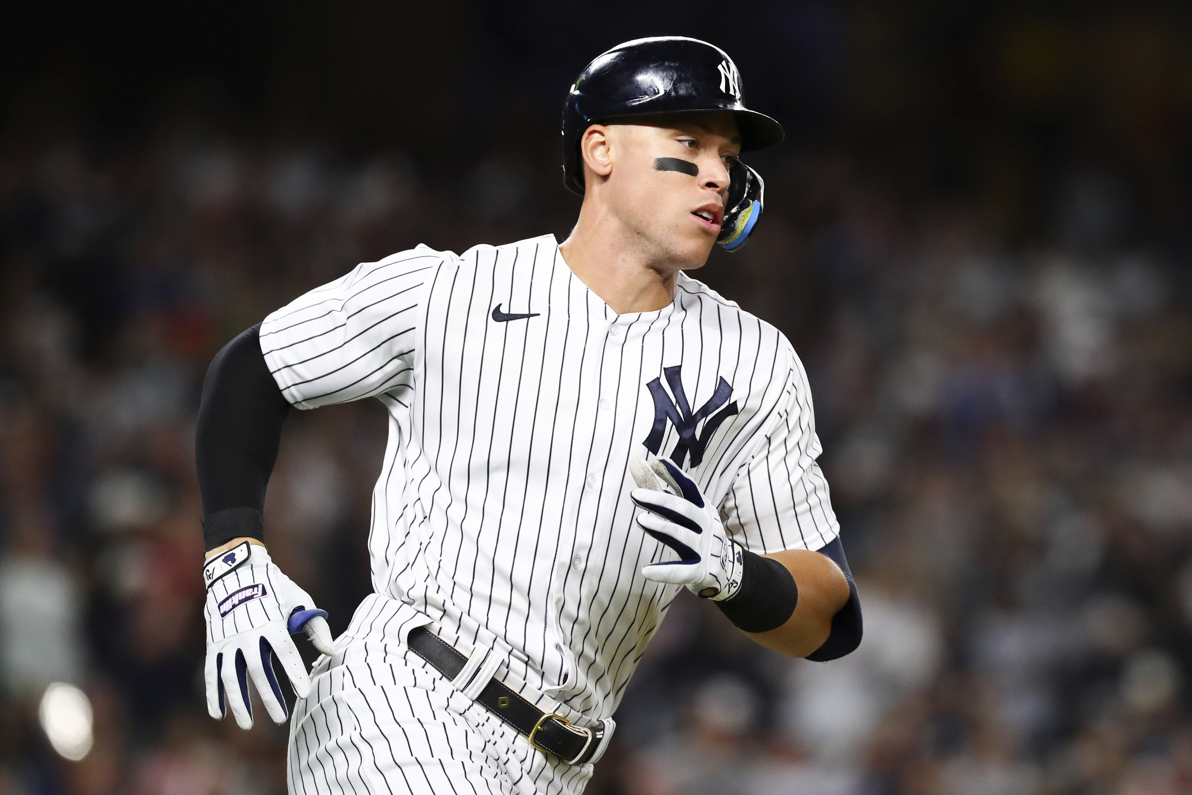 Aaron Judge hits AL record 62nd home run, breaking tie with Roger