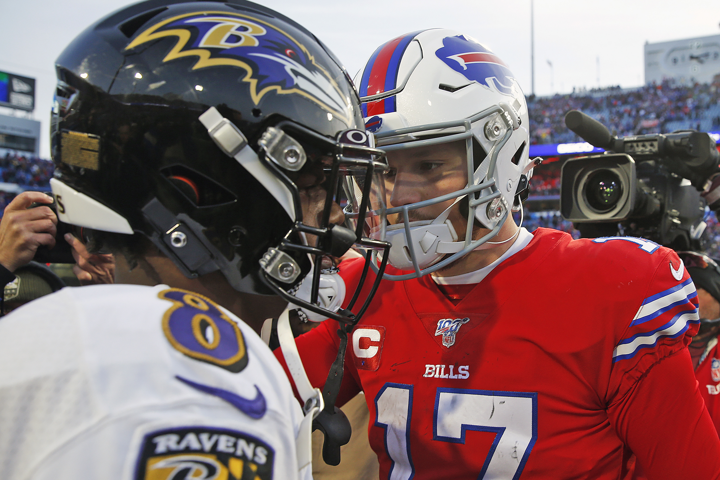 Lamar Jackson knocked out of Ravens' AFC divisional playoff vs. Bills