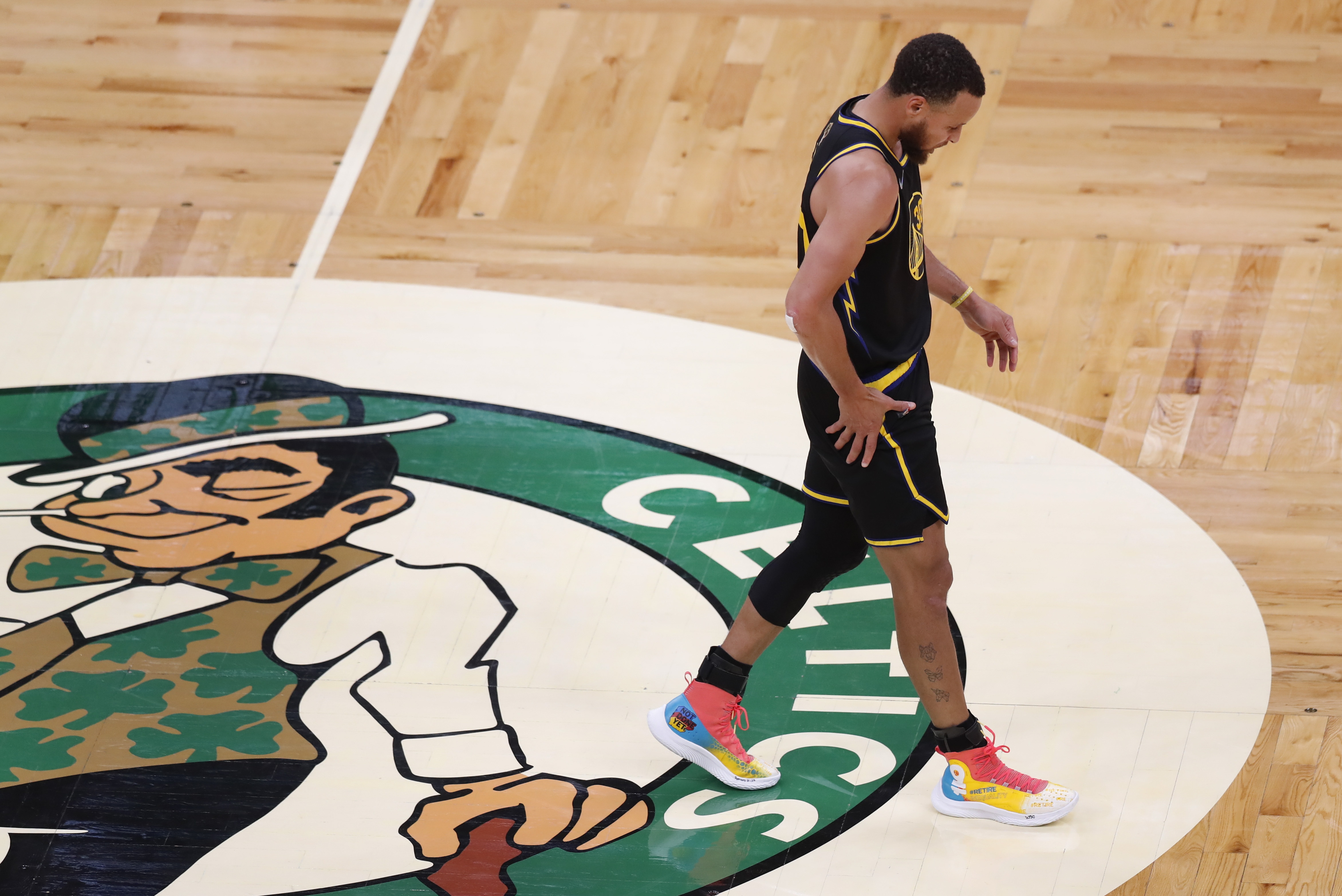 Celtics weather Warriors' storm, win Game 3 to take 2-1 NBA Finals