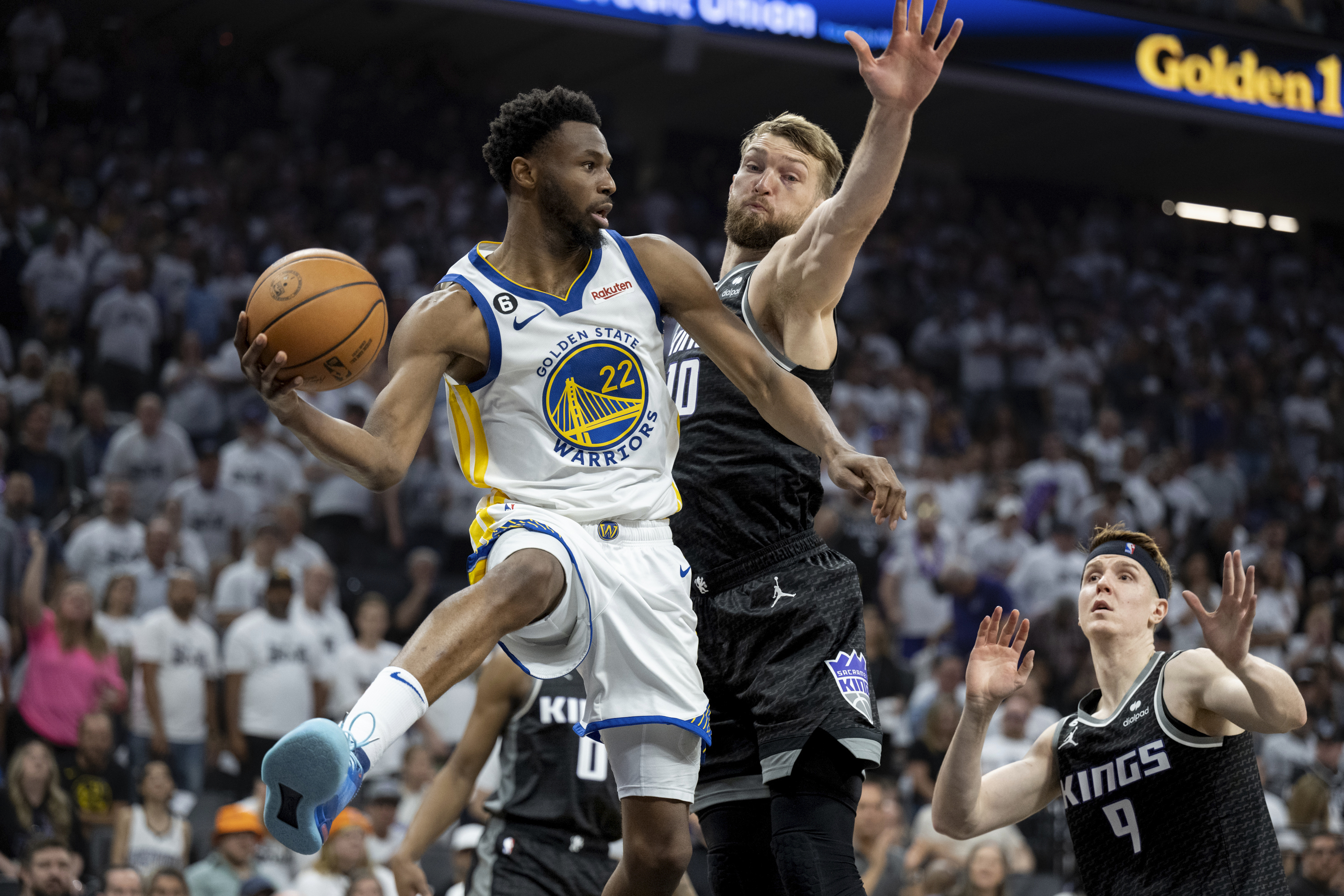 De'Aaron Fox drops 38, lights the beam as Kings take Game 1 win over  Warriors to open NBA playoffs