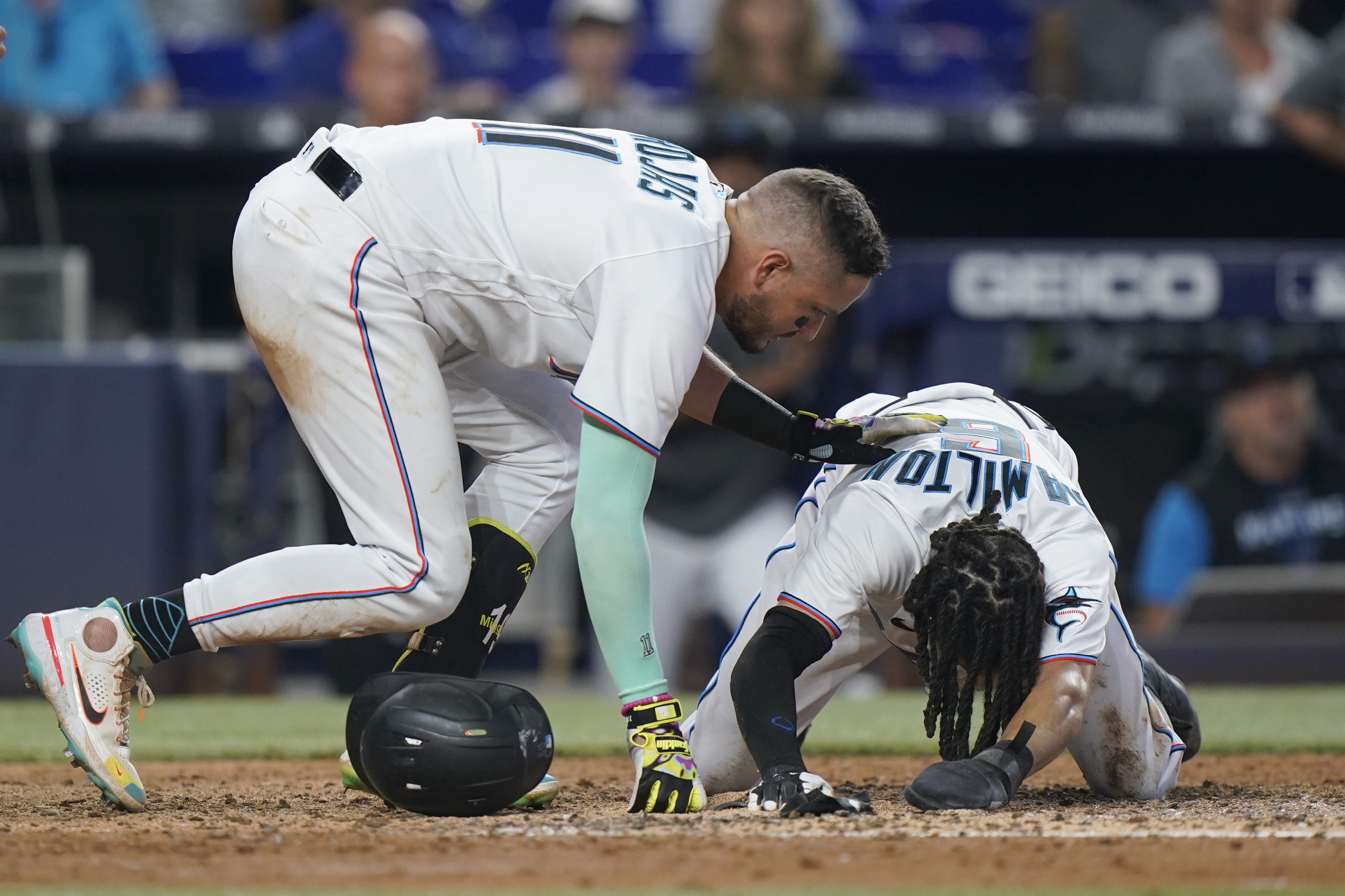 Anderson's two-run triple in 11th lifts Marlins past Pirates