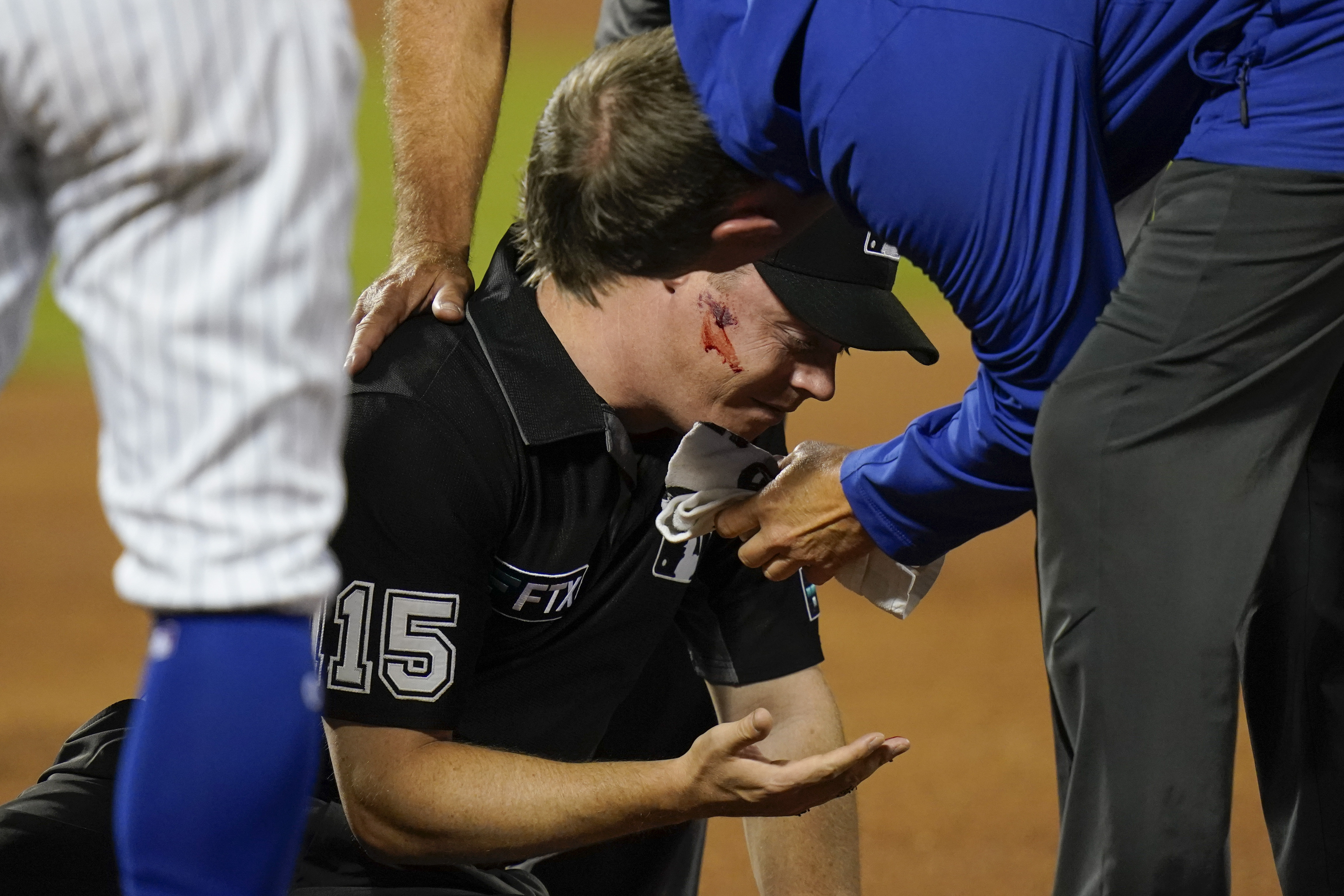 Mets' McNeil has surgery to repair broken right wrist