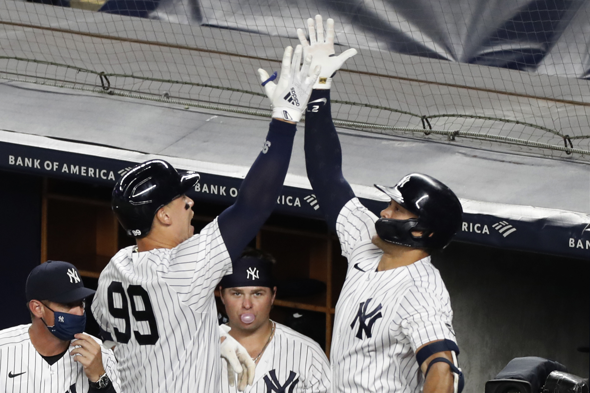 Luke Voit powers red-hot Yankees past Twins for eighth straight