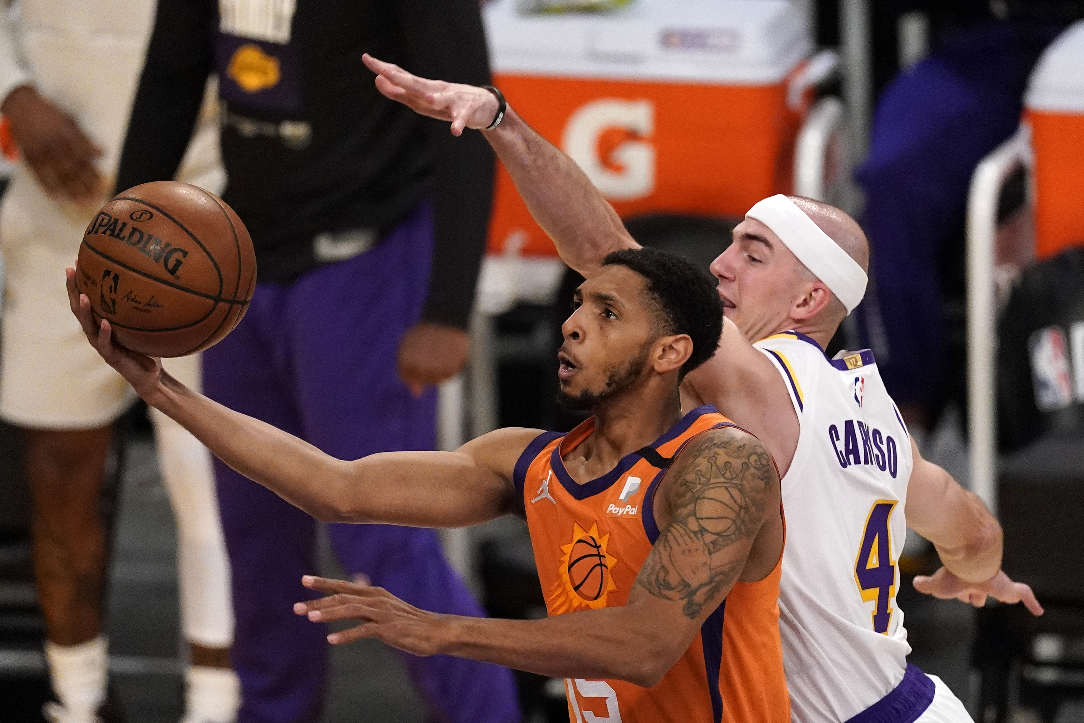 CP3, Suns beat Lakers 100-92, even series after Davis hurt