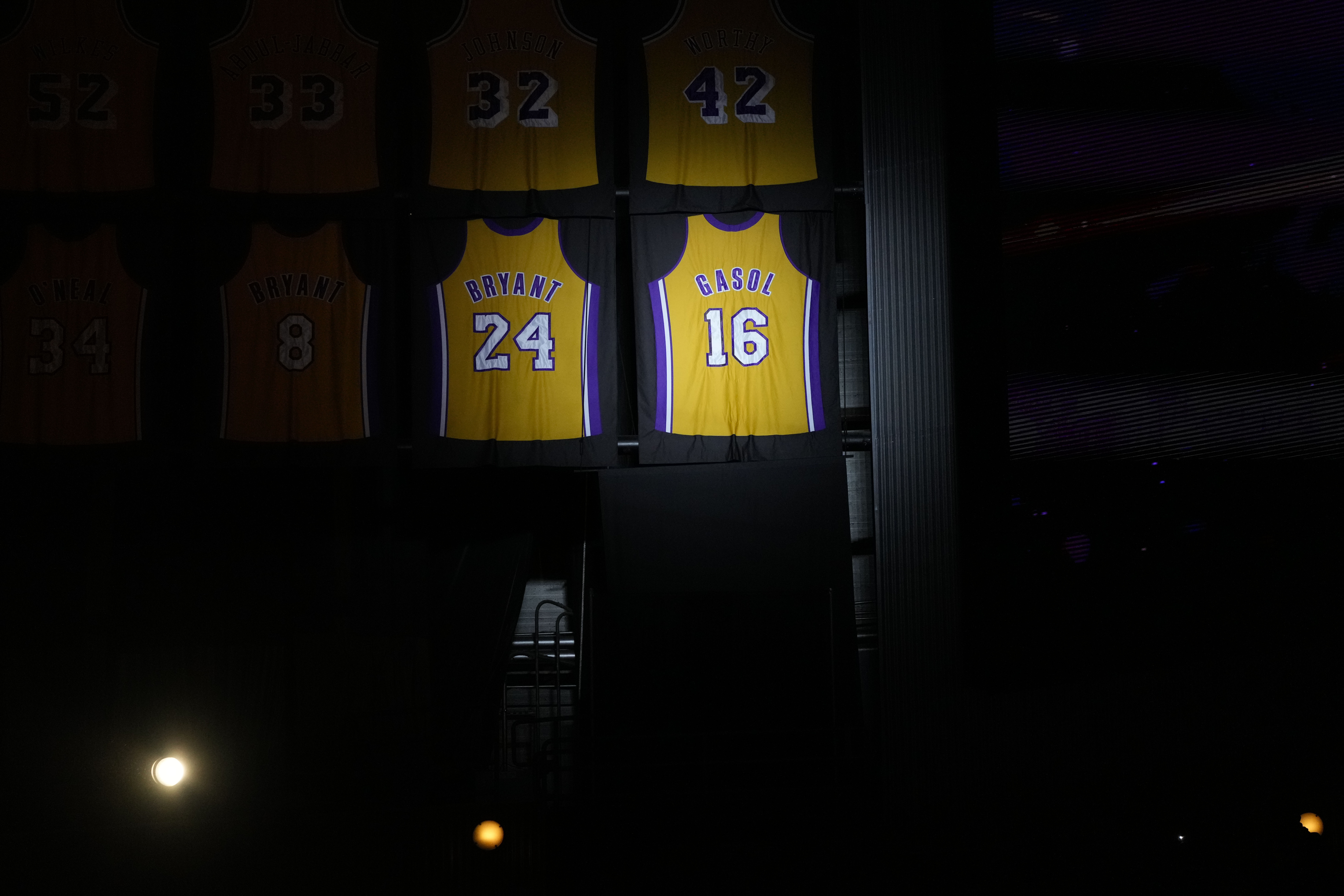 banner lakers retired number