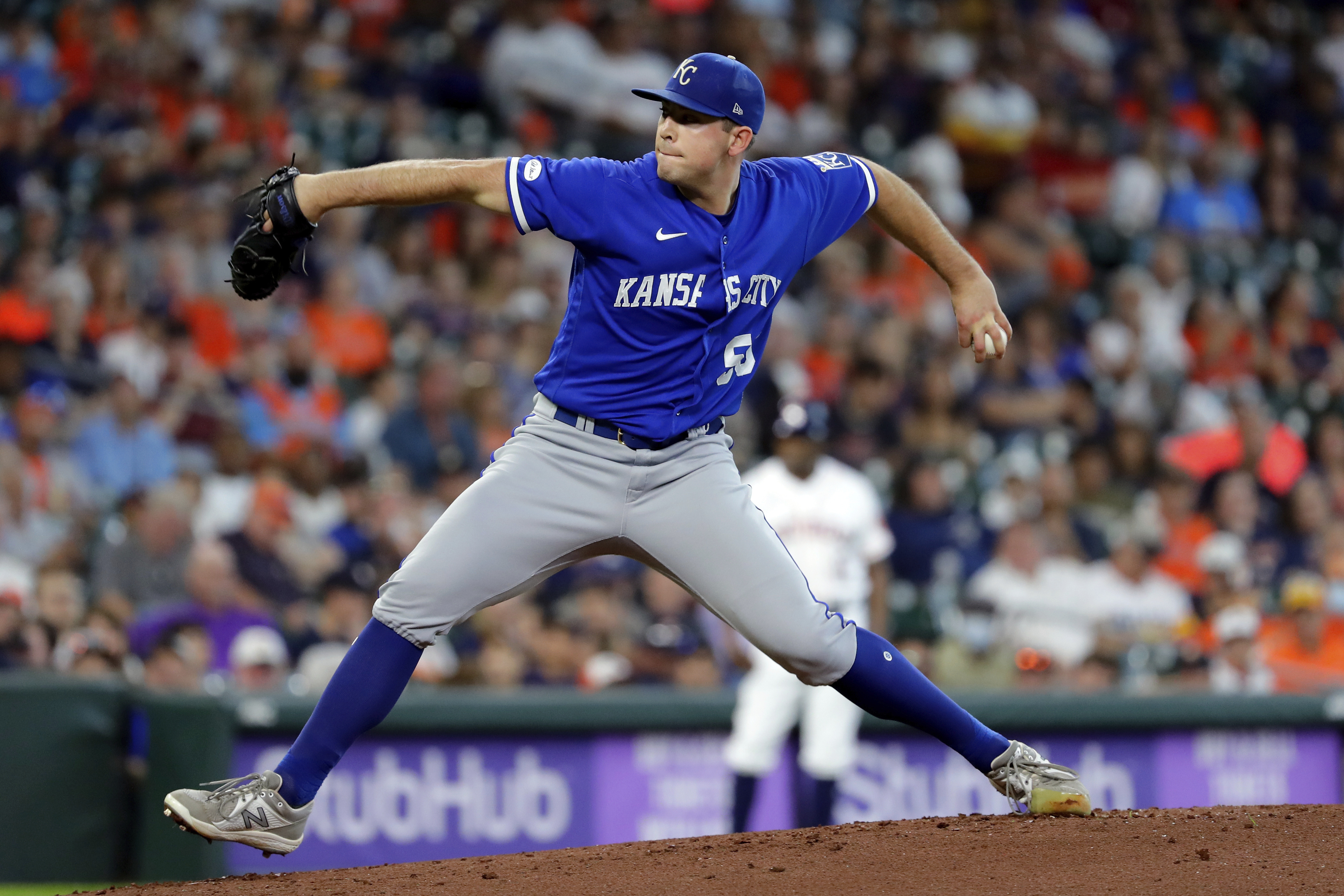 Verlander gets MLB-leading 11th win as Astros down KC 5-2