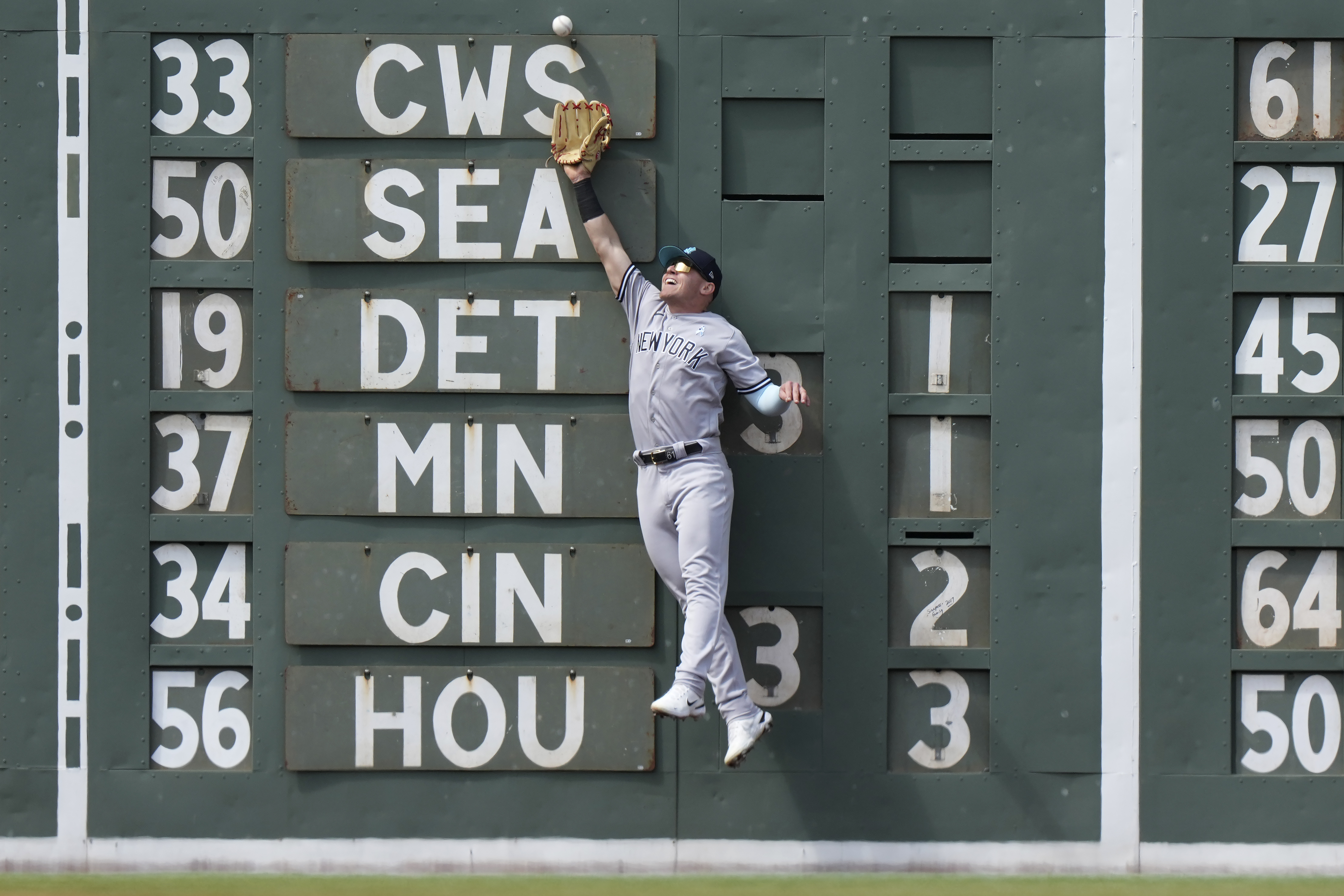 Harrison Bader, Luis Severino fuel Yankees to sweep of Reds