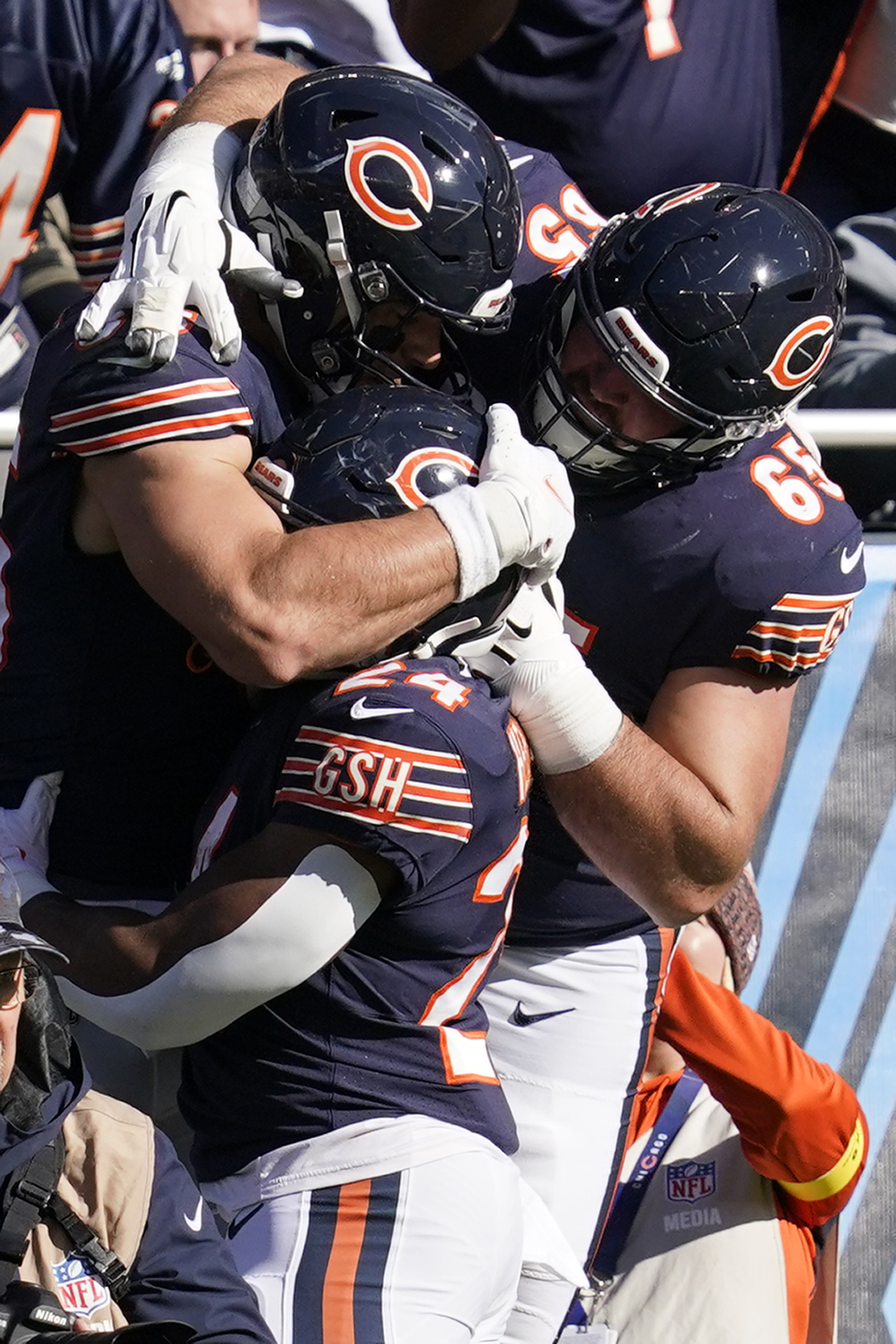 Dolphins outlast Bears despite record-setting rushing by Fields