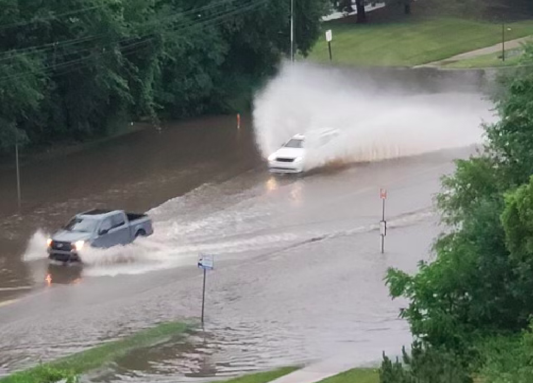 Check Roads For Flooding Check Out These Photos Of Major Flooding Across Metro Detroit