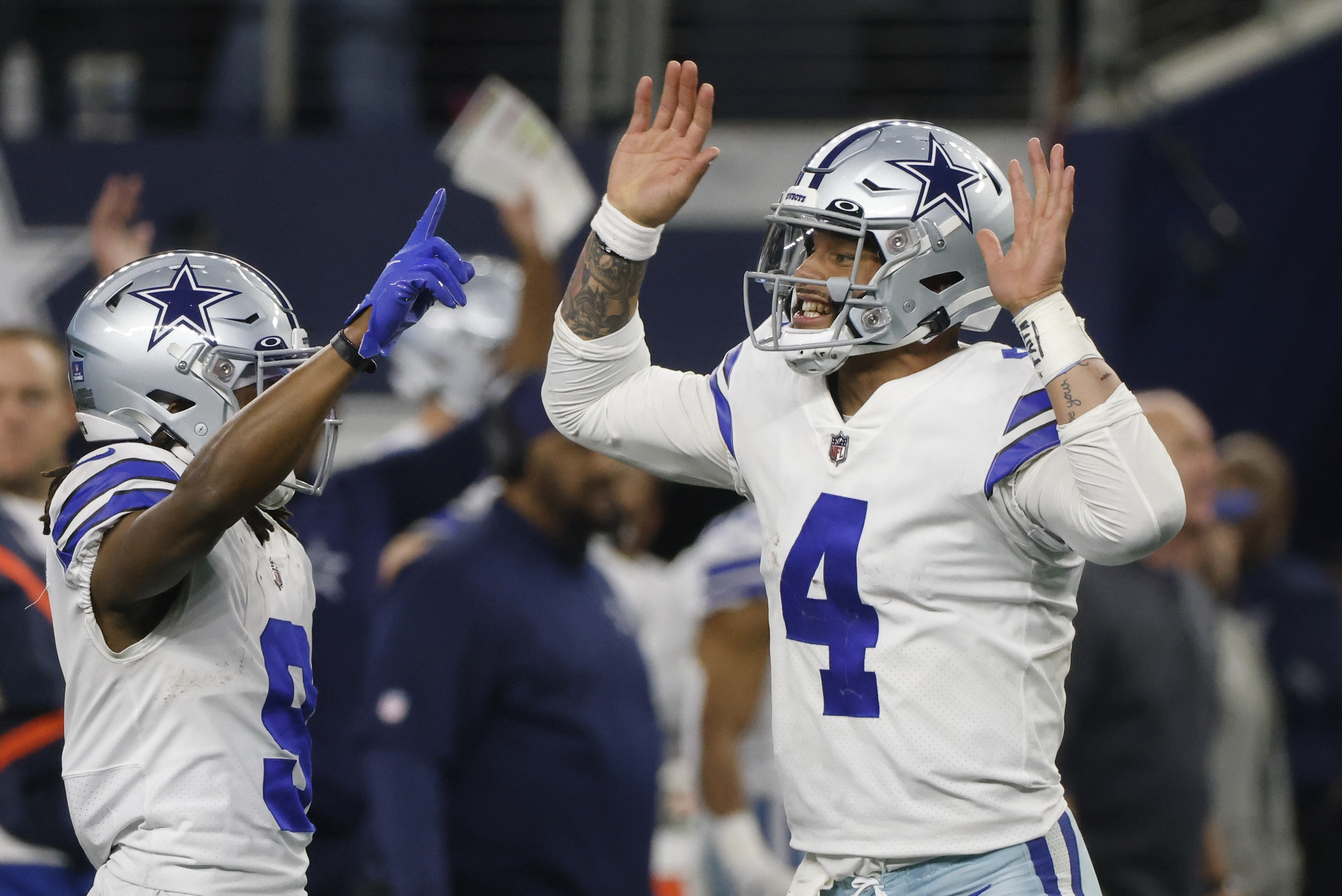 Cowboys, Titans chasing division titles in different ways