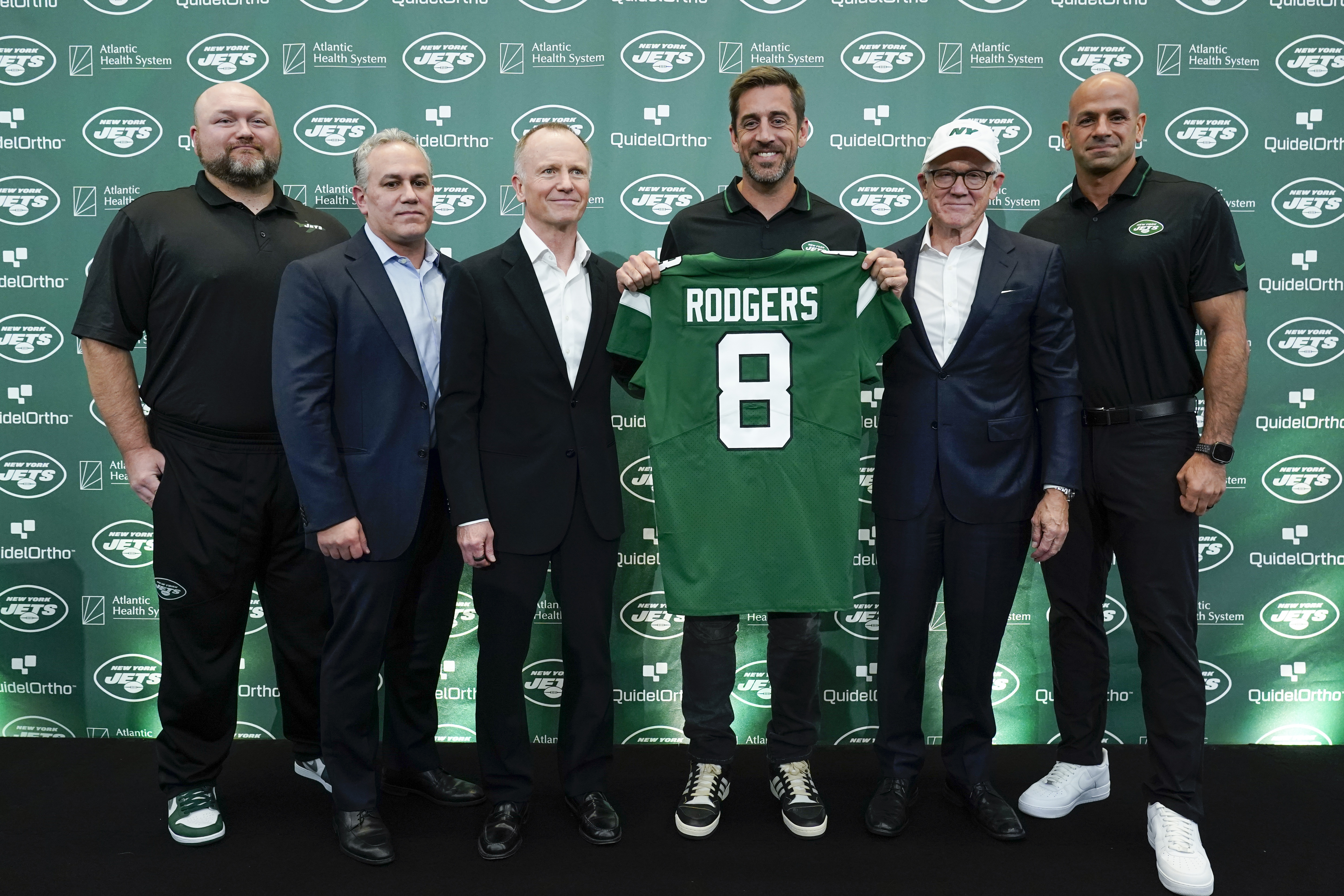 Aaron Rodgers could wear Joe Namath's iconic 12 jersey if plays