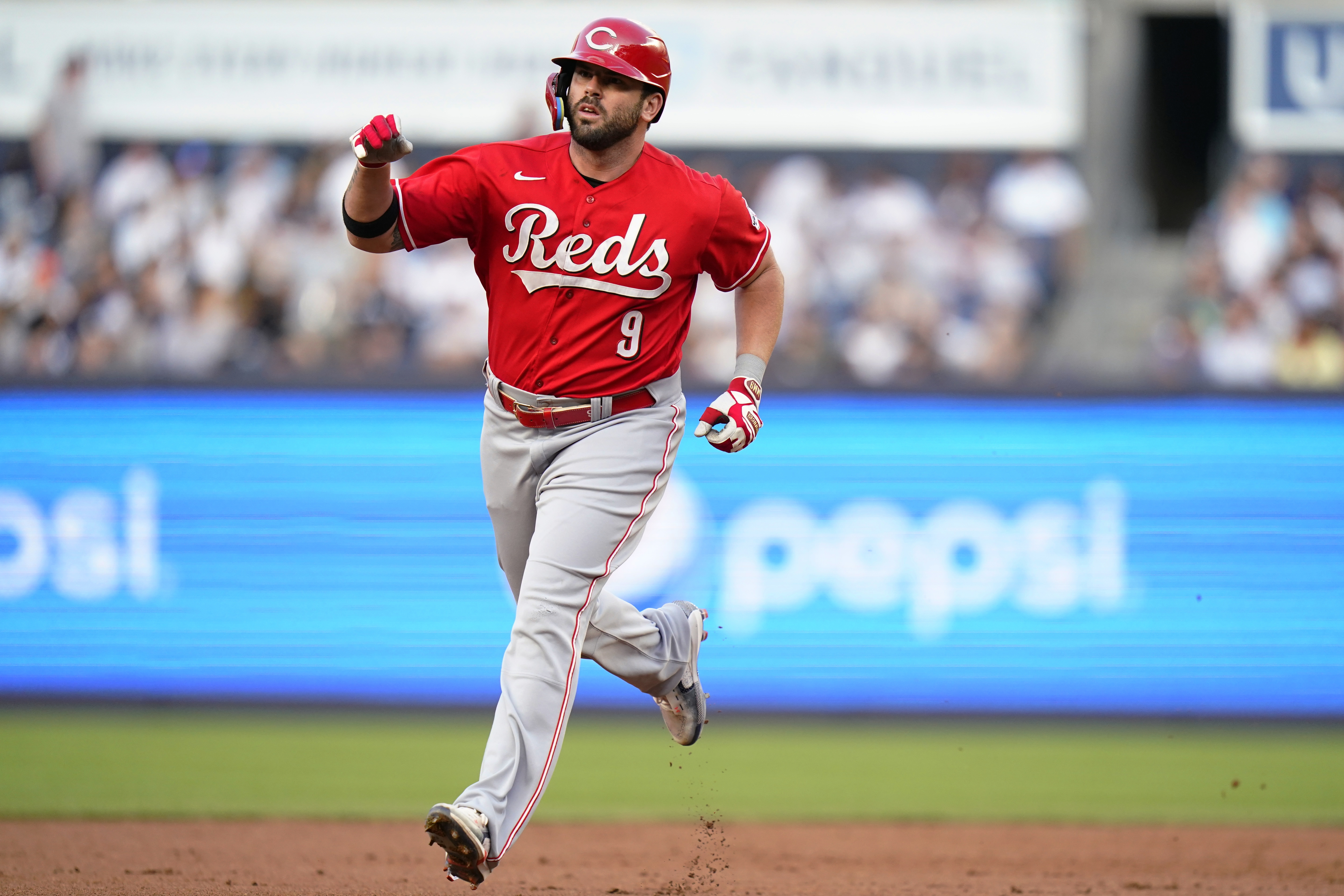 Votto homers on his birthday, Reds score late to beat the