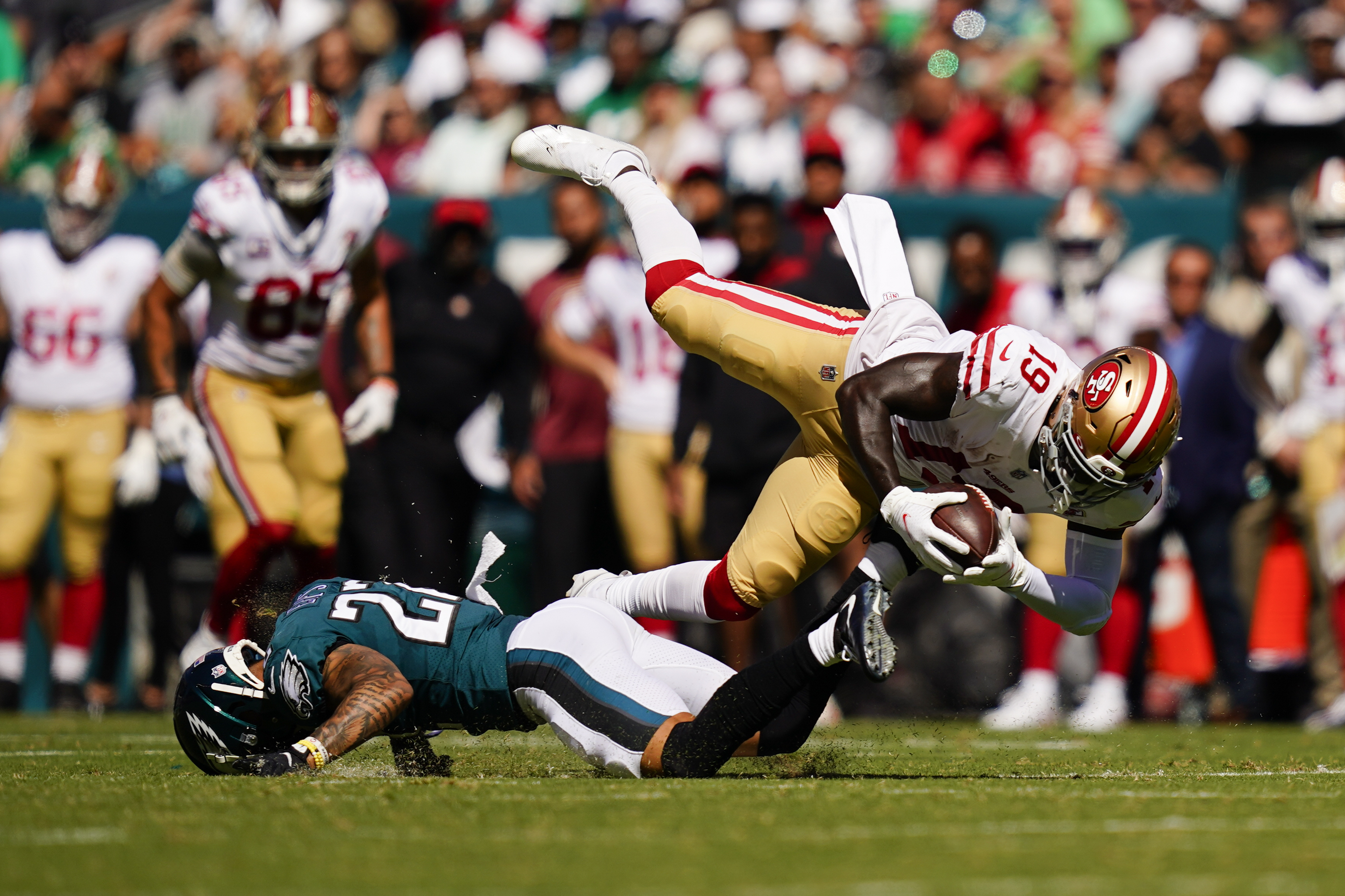 Packers vs. 49ers: George Kittle celebrates with topless Jimmy G shirt