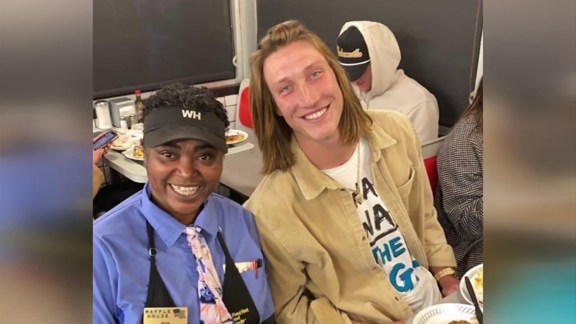 Patrick Mahomes' reaction to Trevor Lawrence's Waffle House run