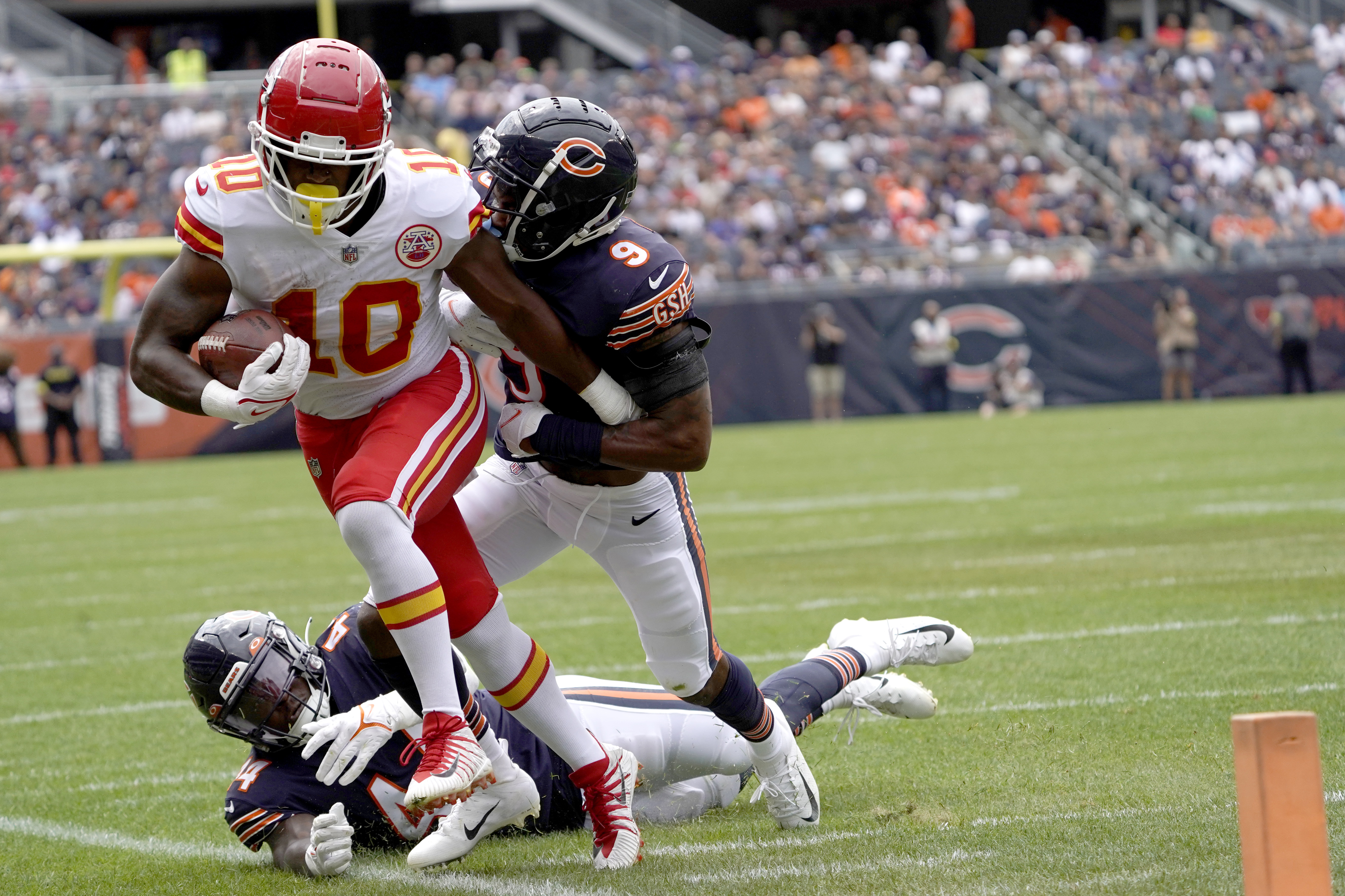 NFL fans blast horrible field conditions at Soldier Field during