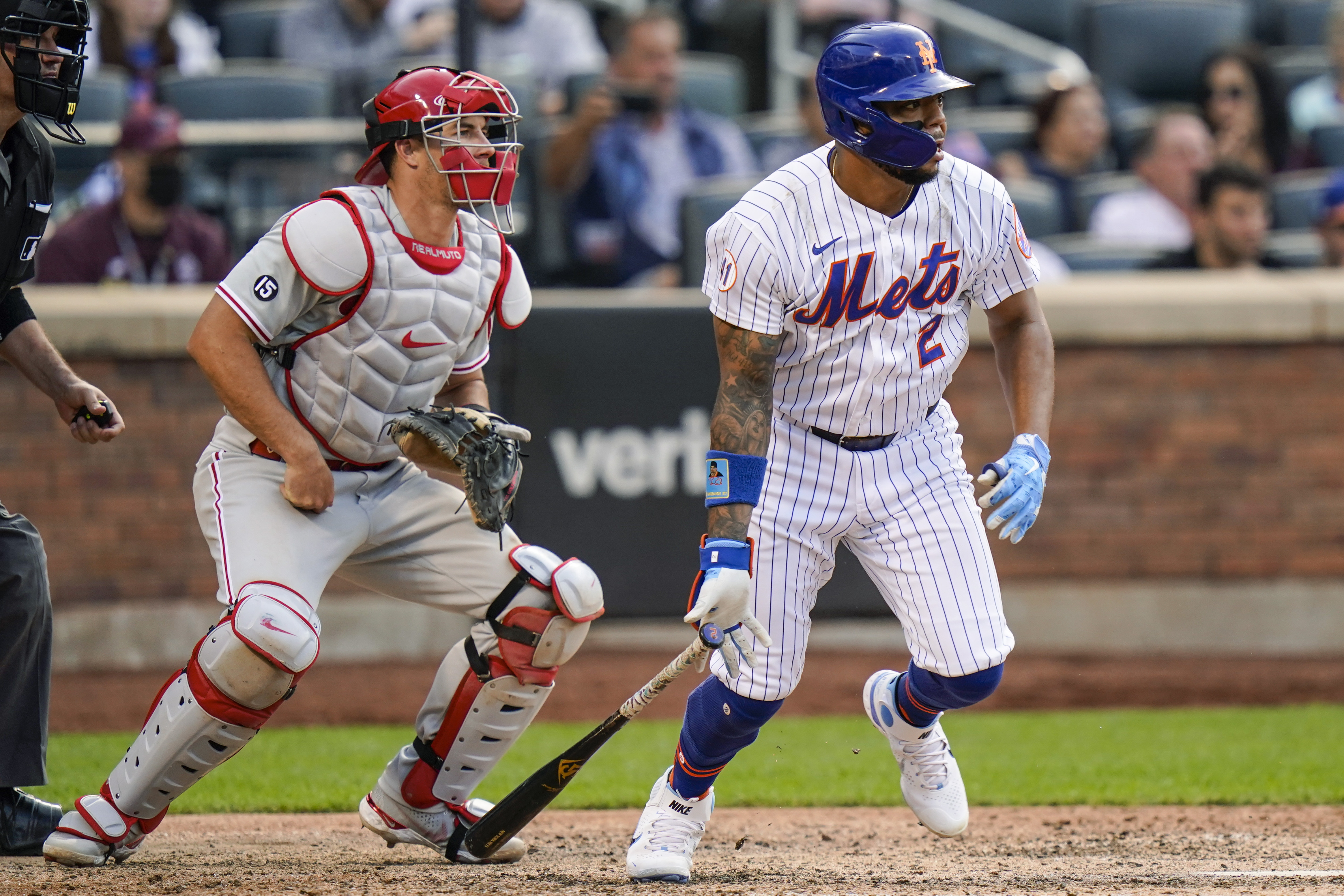 Mets' Almora leaves game after crashing into CF wall