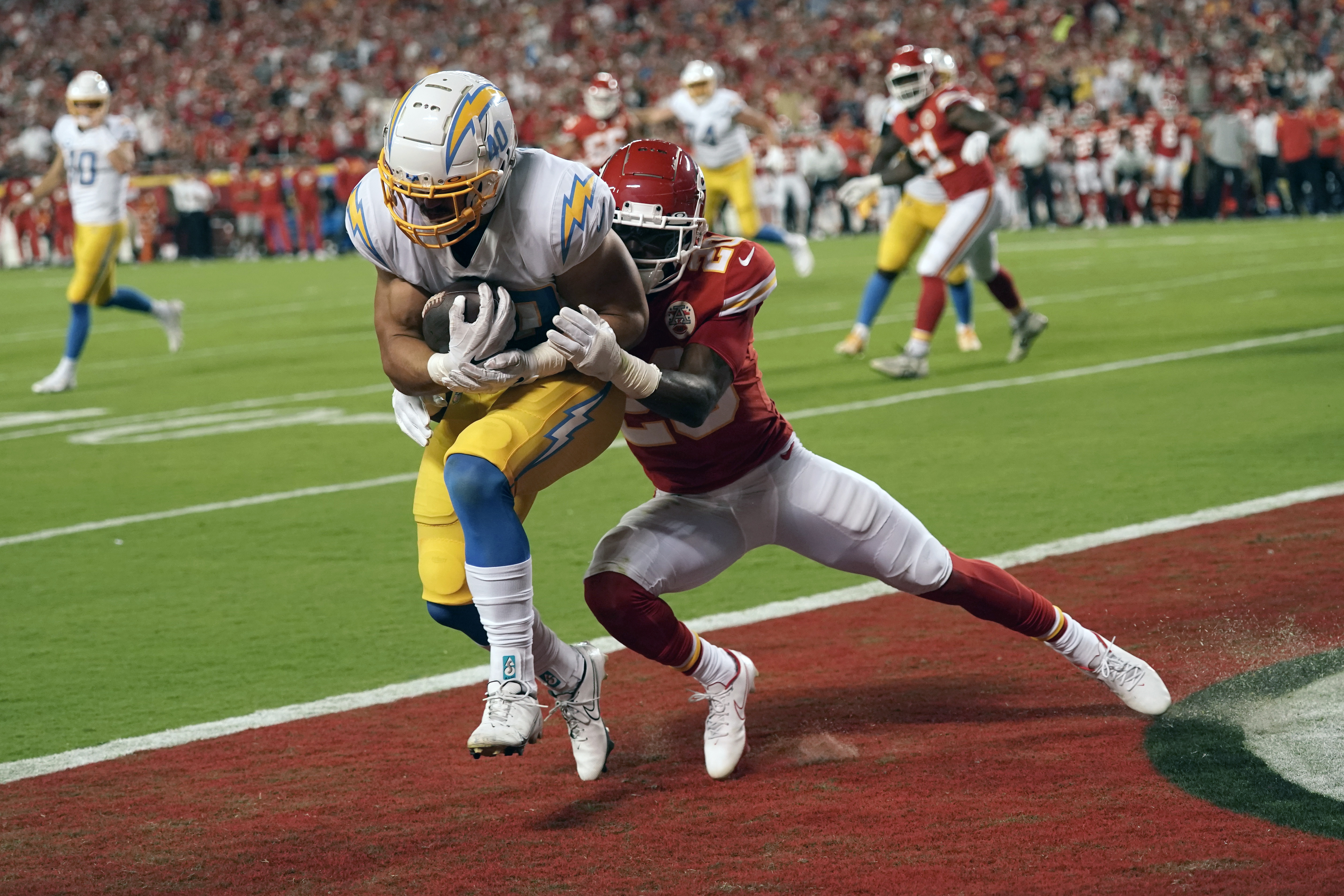 Chiefs rally past Chargers 27-24 in early AFC West showdown - The