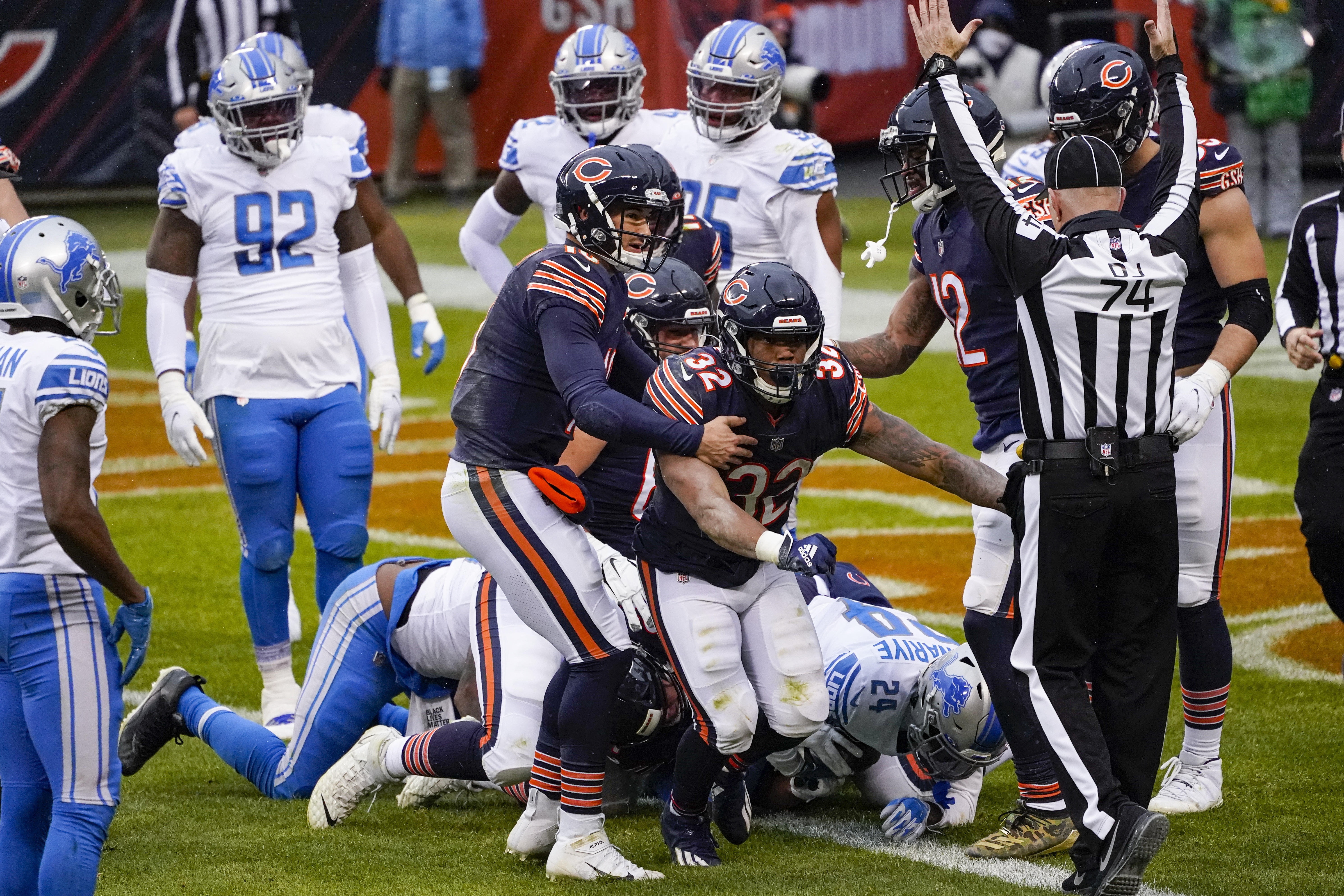 Chicago Bears running back David Montgomery (32) celebrates after