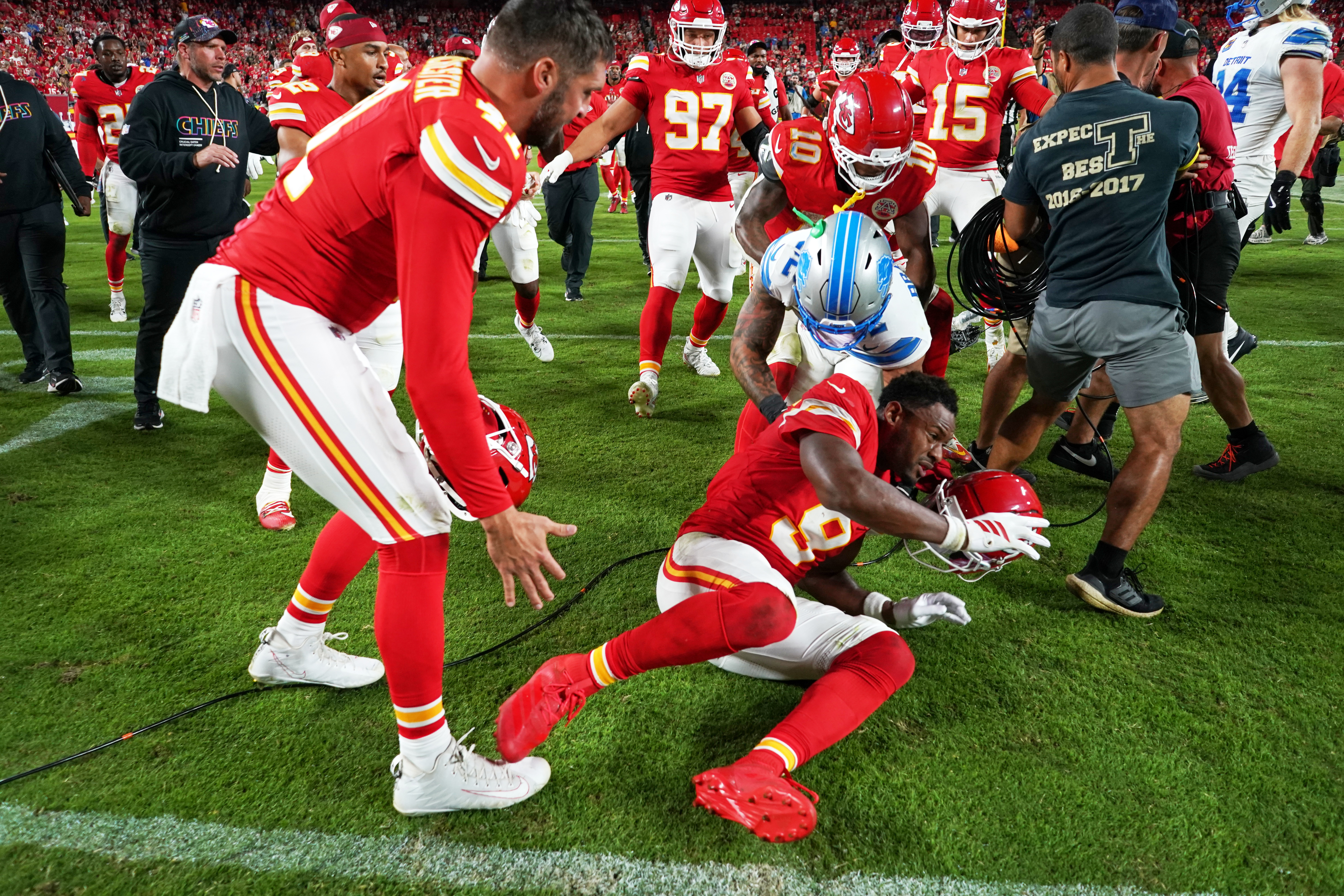 Here's what started postgame brawl between Detroit Lions, Kansas City Chiefs on SNF