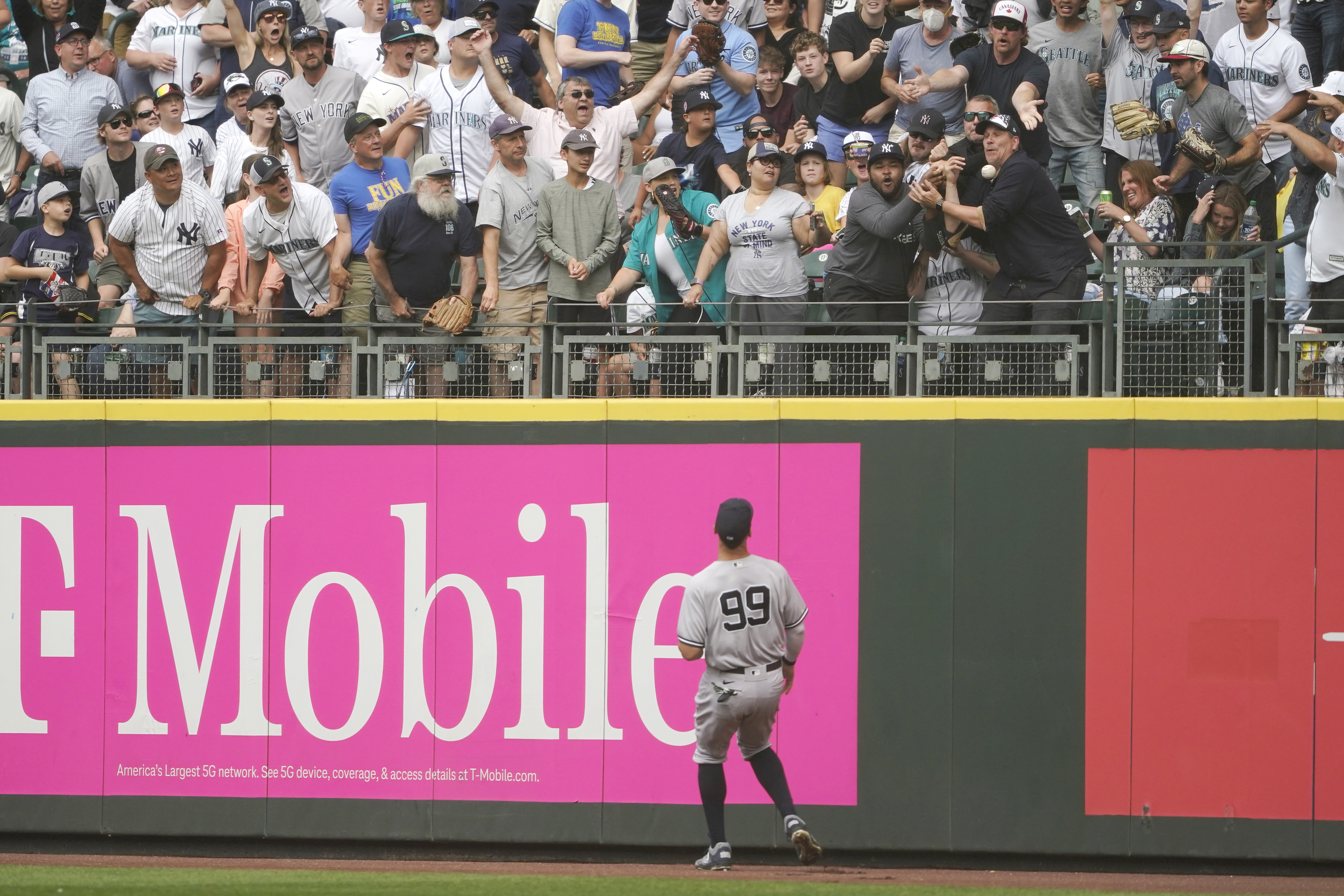 Mariners utilityman Haggerty hurt, out for start of playoffs