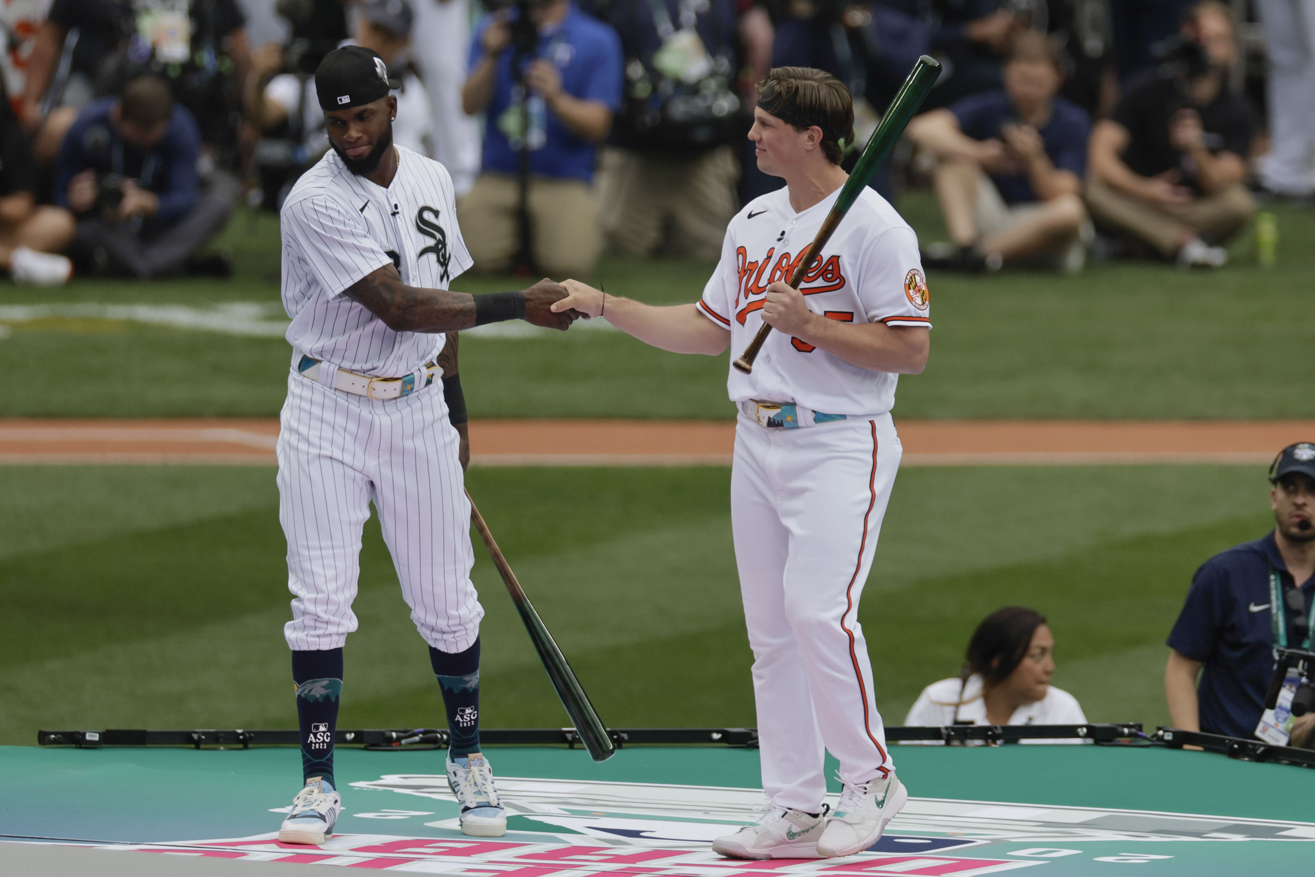 Adley Rutschman puts on switch-hitting show in 2023 MLB Home Run Derby, but  falls short vs. Luis Robert Jr. 