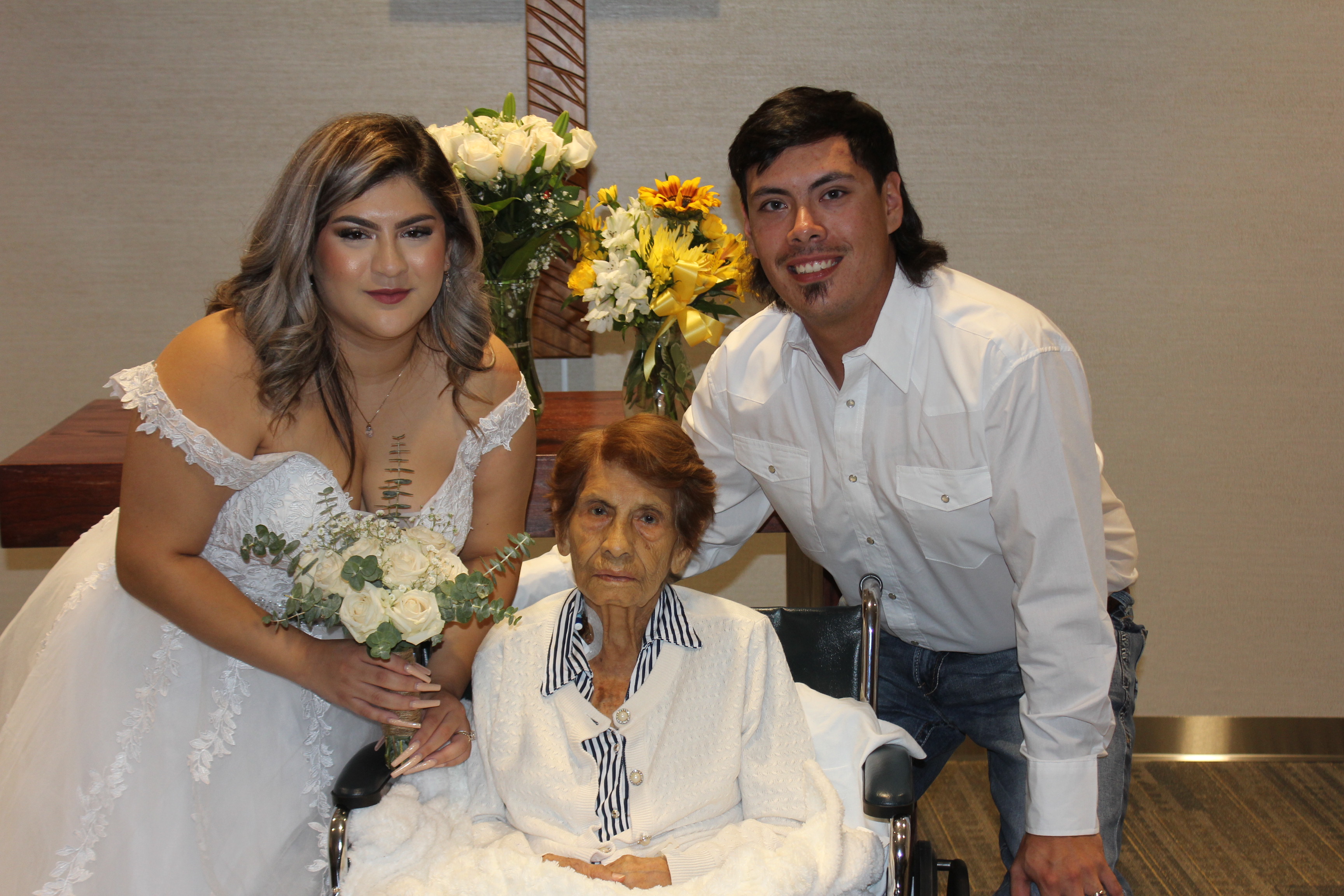 Houston Methodist Baytown hosts granddaughter's wedding for hospice patient, Local