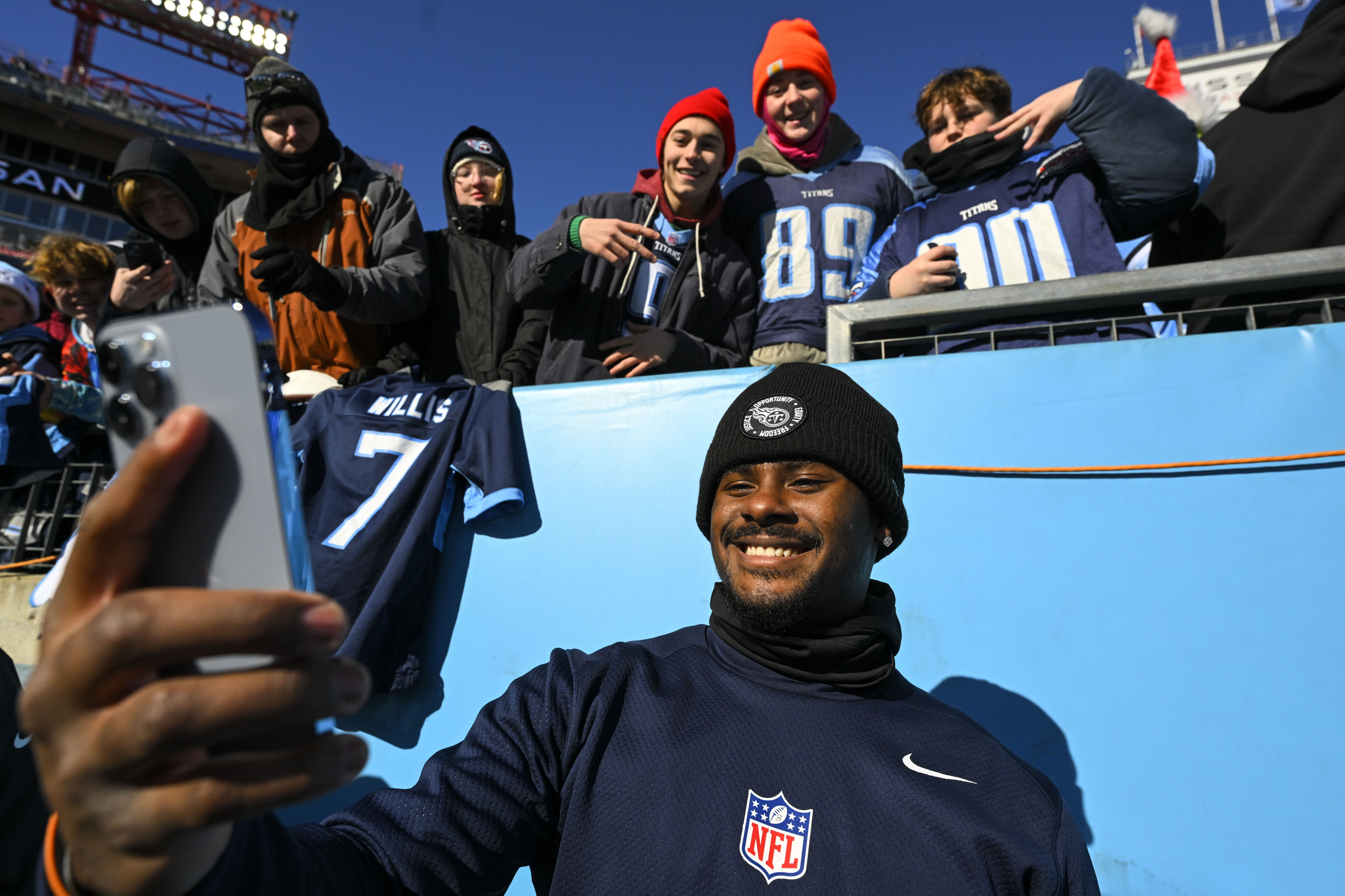 Texans at Titans game kicks off after hour delay due to cold