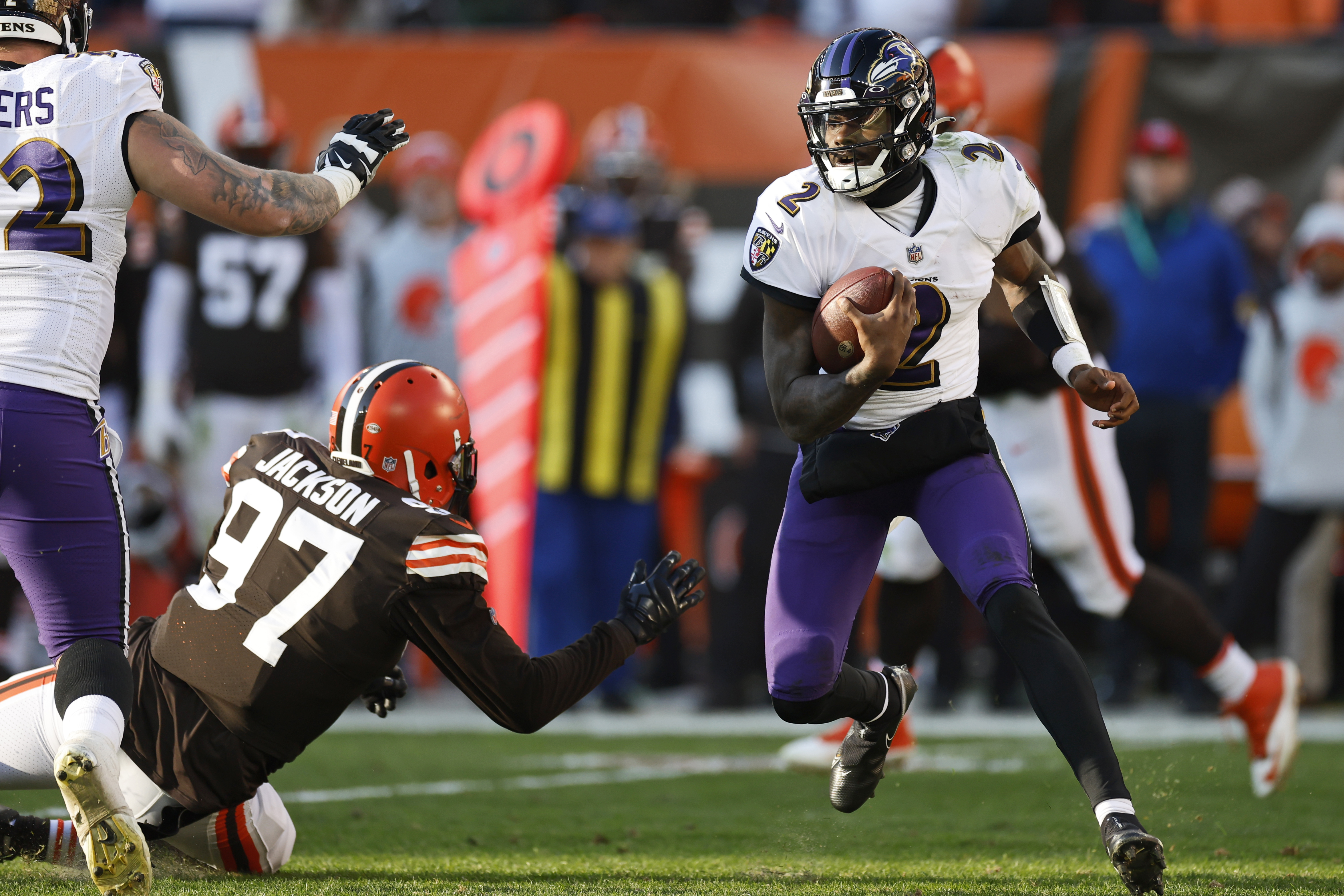 Ravens' Jackson shrugs off leg injury, keeps focus on wins