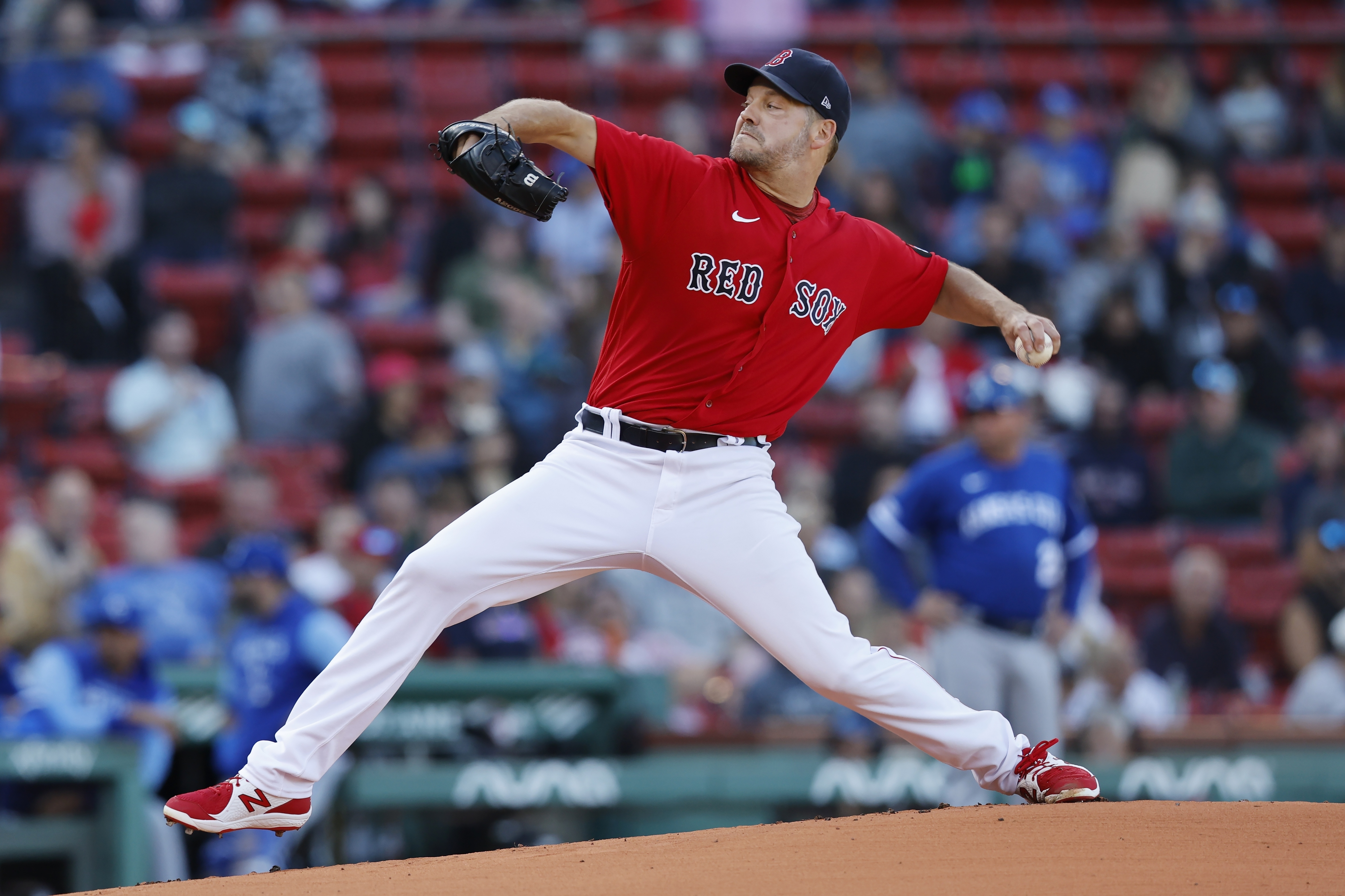 Singer shuts down Red Sox, Royals beat Boston 9-0