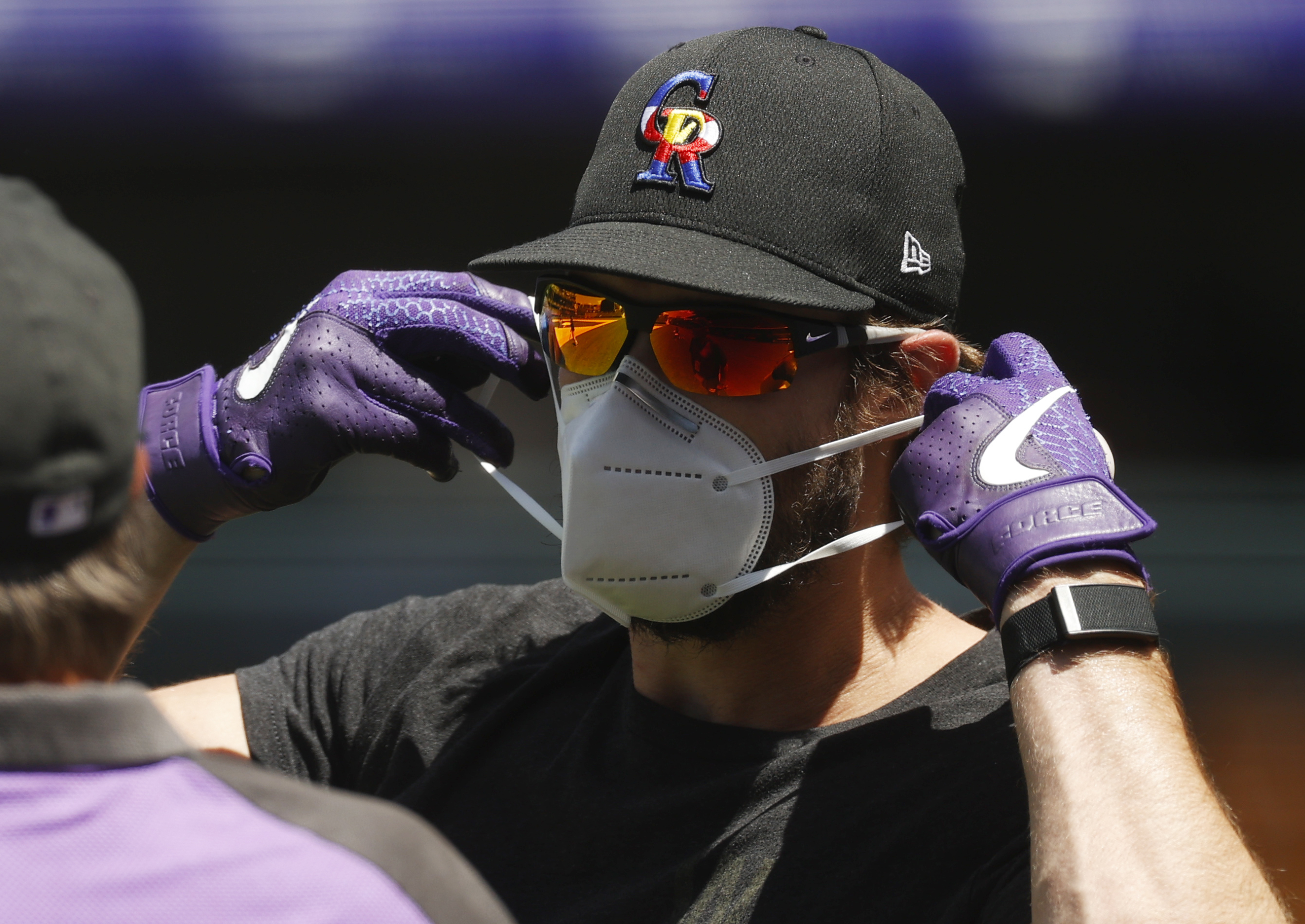 Dodgers closer Jansen encourages masks after positive test