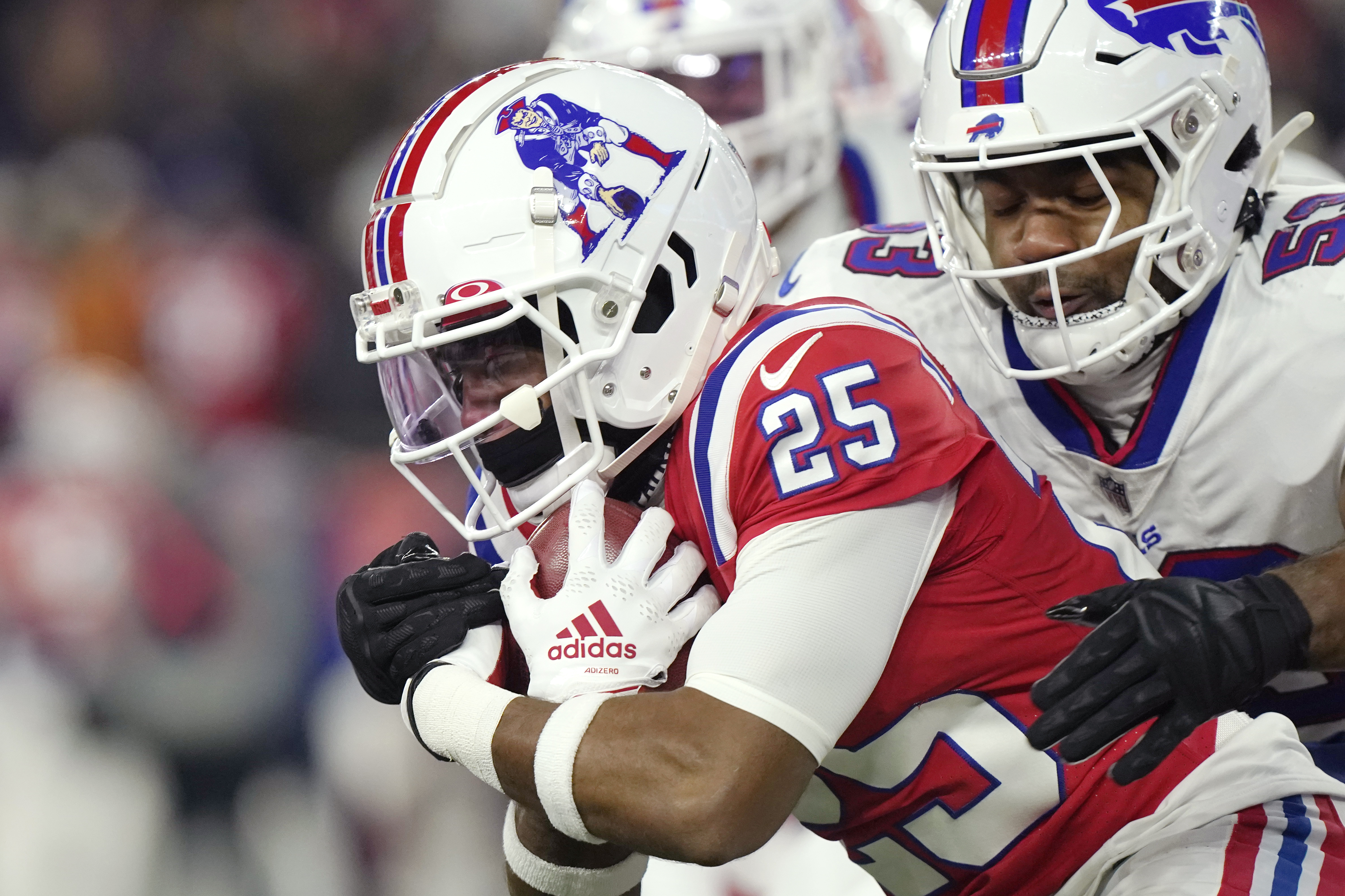 Josh Allen throws for 2 TDs, Bills beat Patriots 24-10