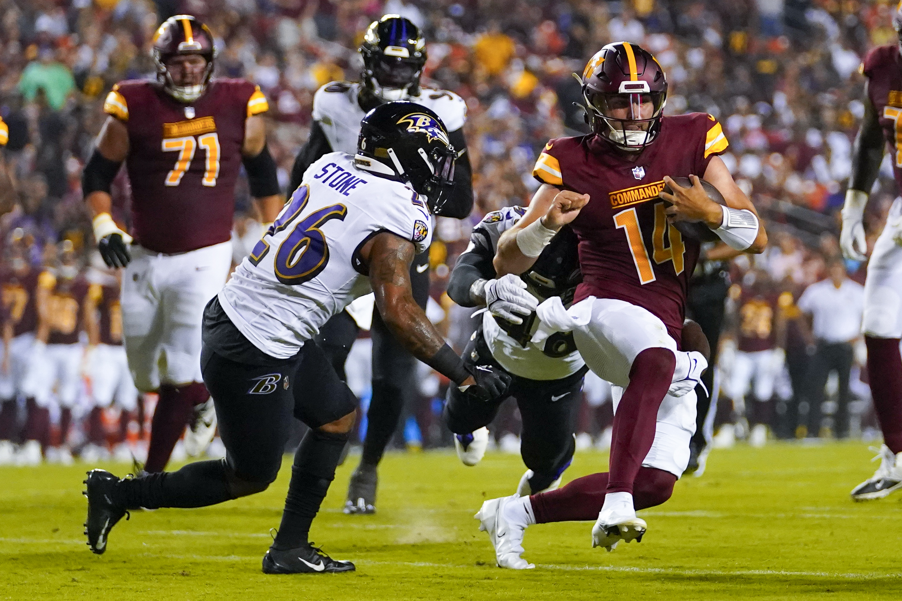 Jaret Patterson of the Washington Football Team runs with the ball in