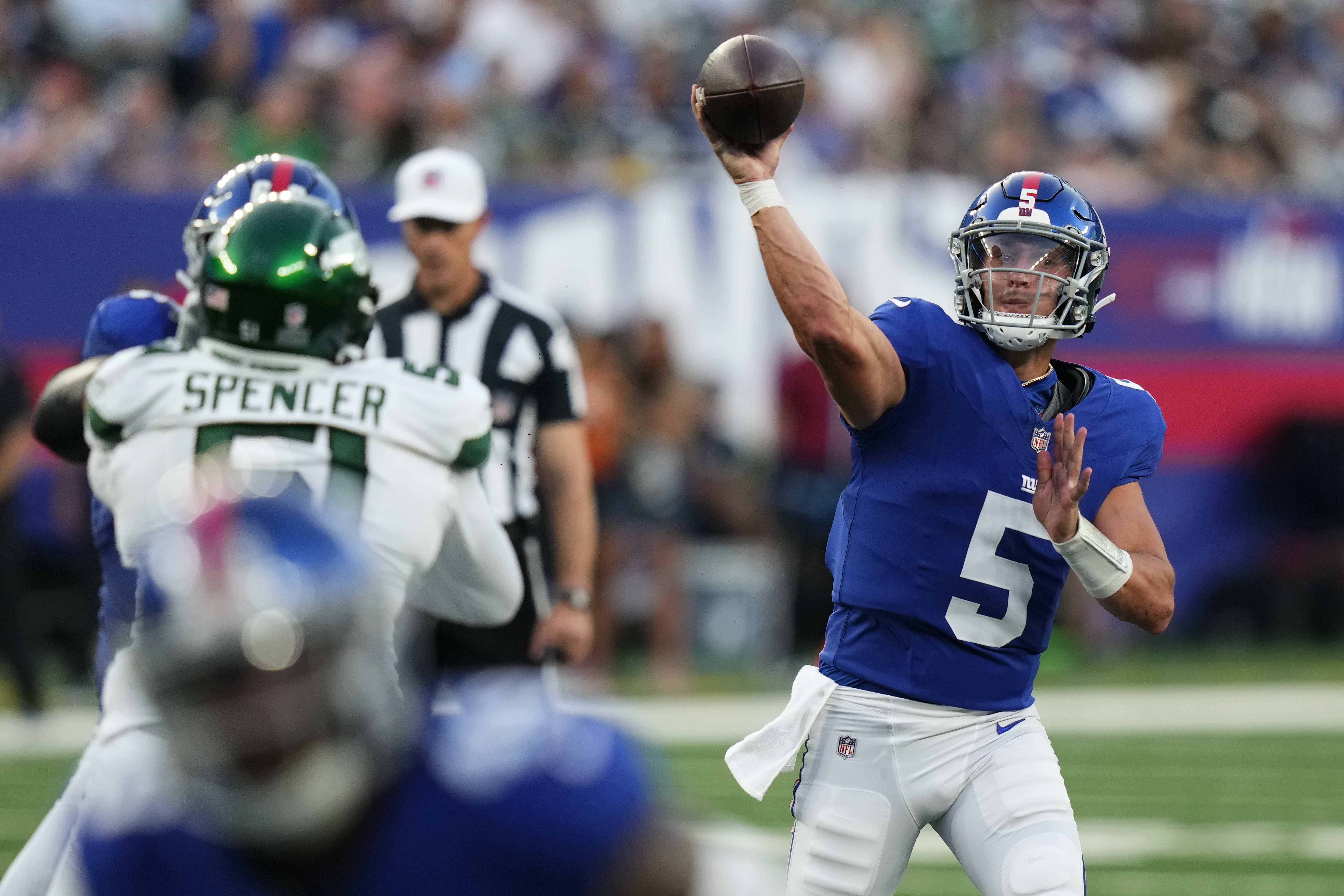 Aaron Rodgers throws a TD pass in his brief preseason debut as Jets beat  Giants 32-24