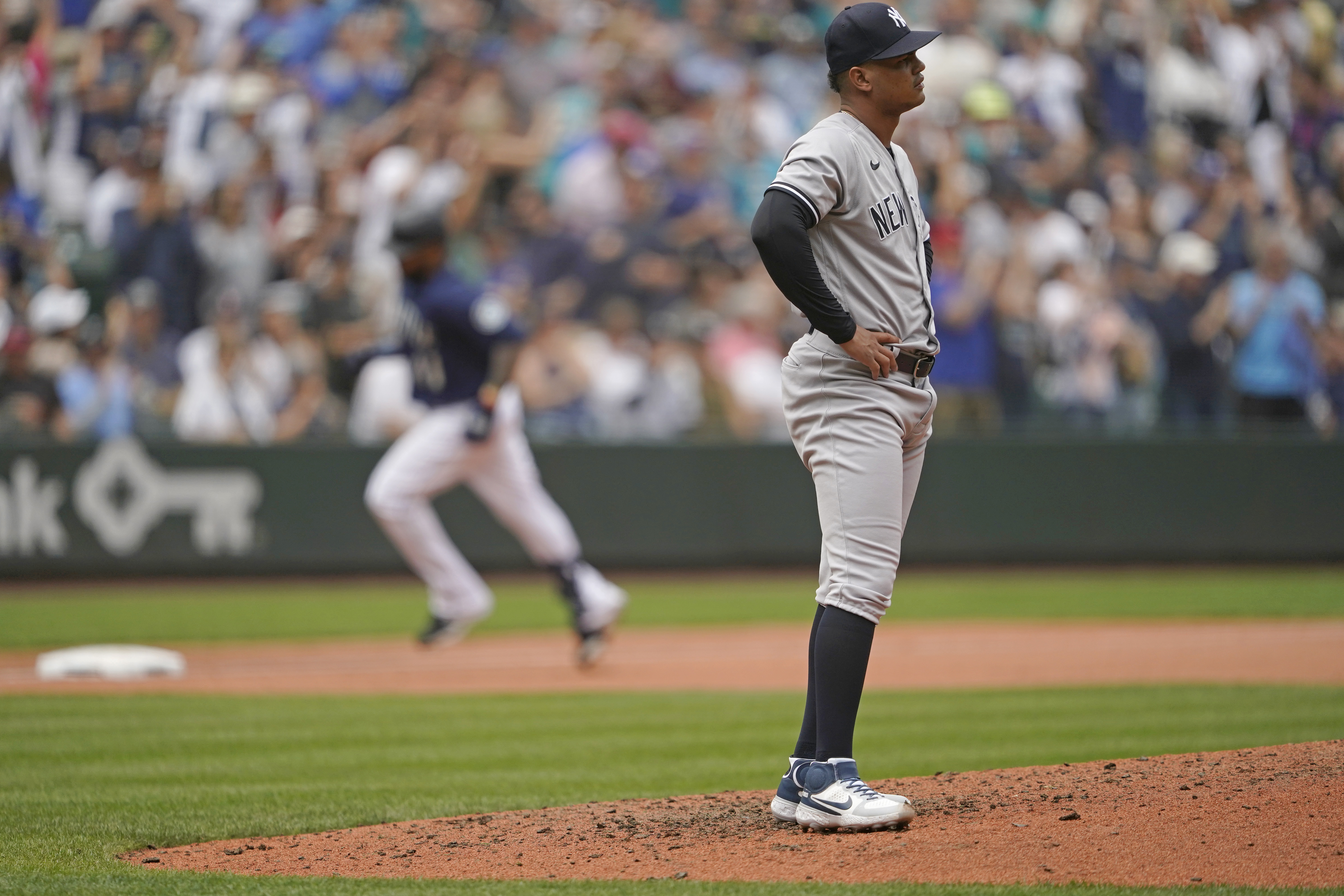 Mariners' Carlos Santana walked on just 3 balls after umpire mistake vs.  Angels