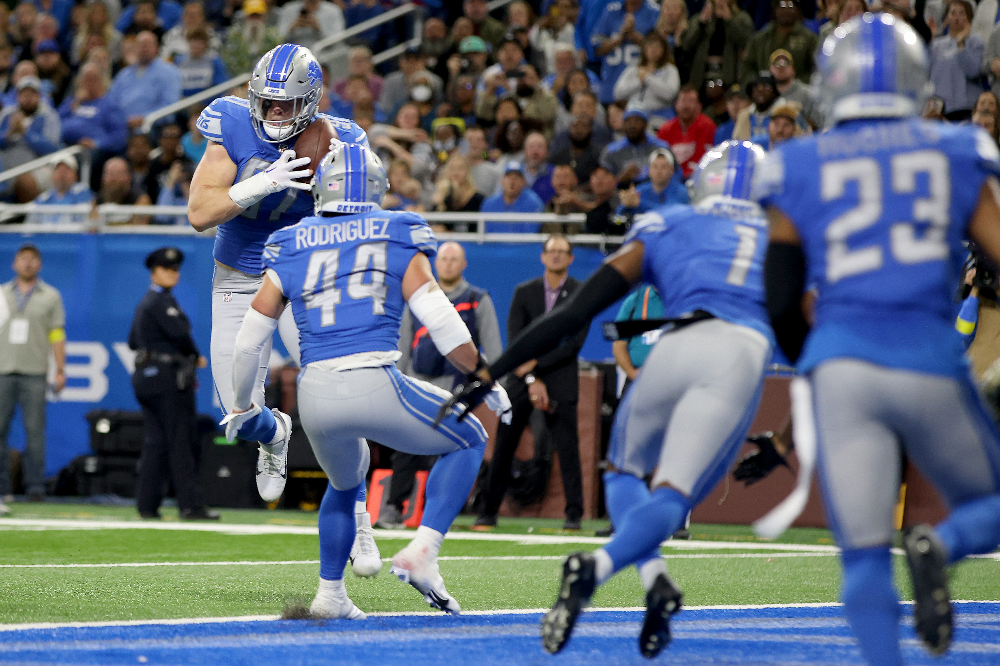 Sparks Fly': Serenading a Detroit Lions season on the brink