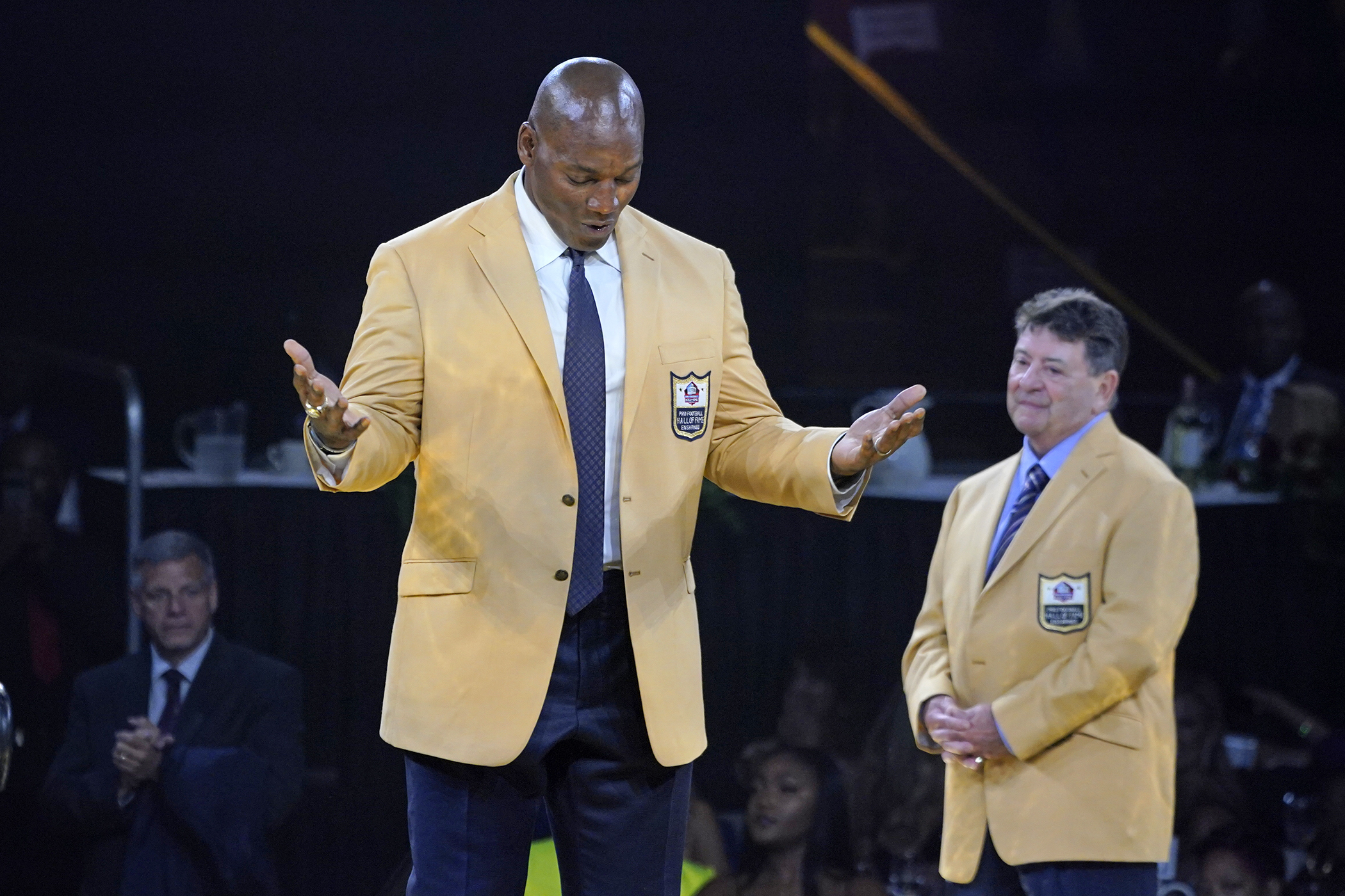 Dick Vermeil receives his gold Pro Football Hall of Fame jacket